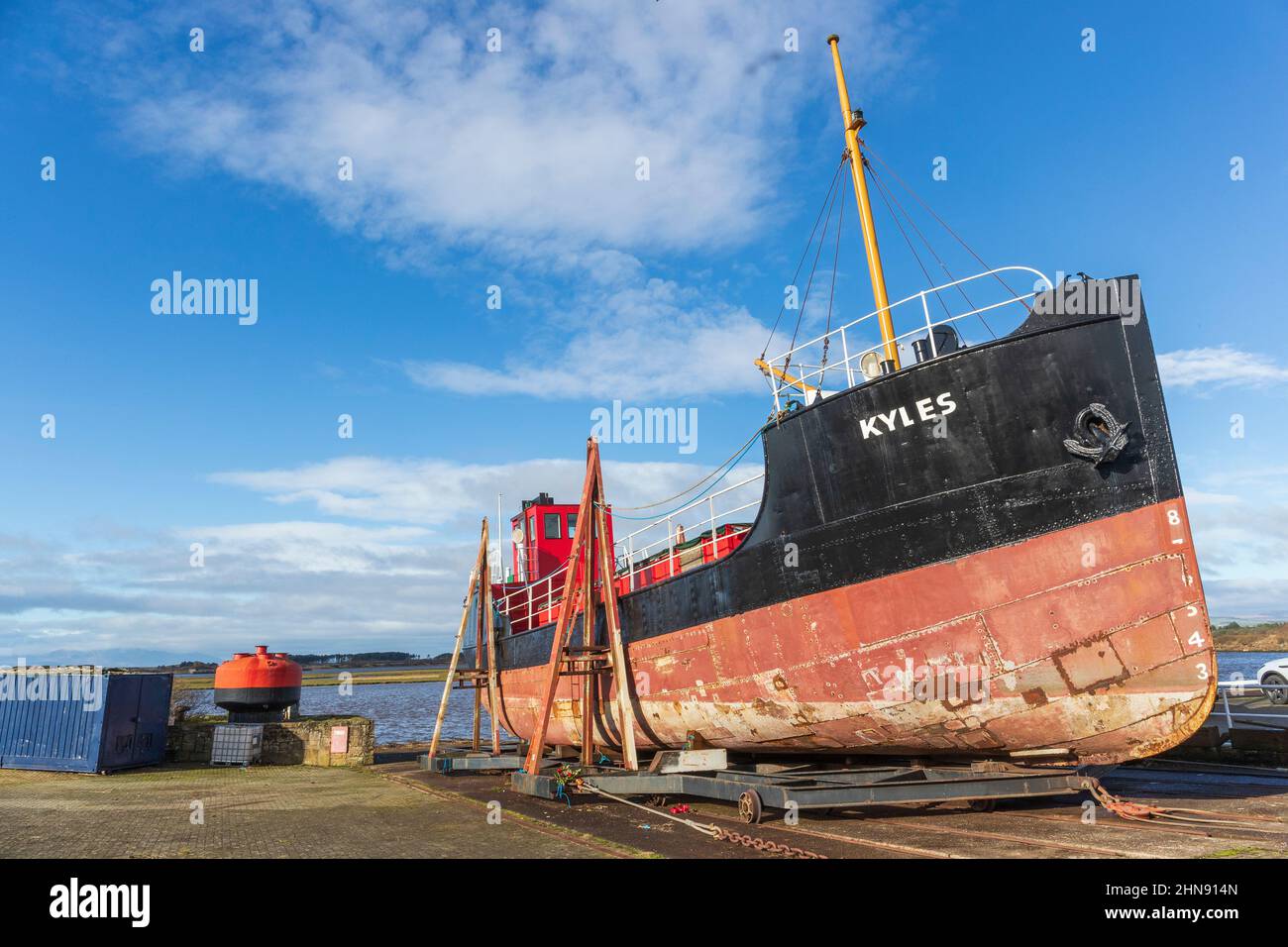 L'imbarcazione a motore Kyles, un'imbarcazione da carico di 122 tonnellate costruita da John Fullerton and Co, Paisley 1872 attualmente in pista a secco presso il porto di Irvine, Ayrshire Foto Stock