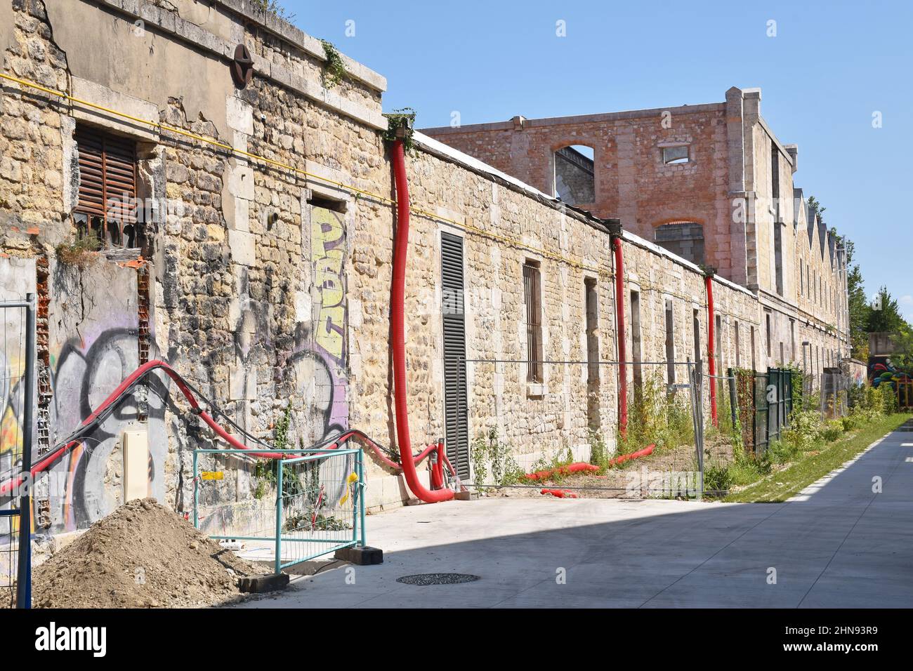 Darwin Ecosistème, ex caserma militare di Bordeaux, si è riciclato in uno sviluppo “alternativo”, difendendo l’ambiente, e molti altri progetti Foto Stock