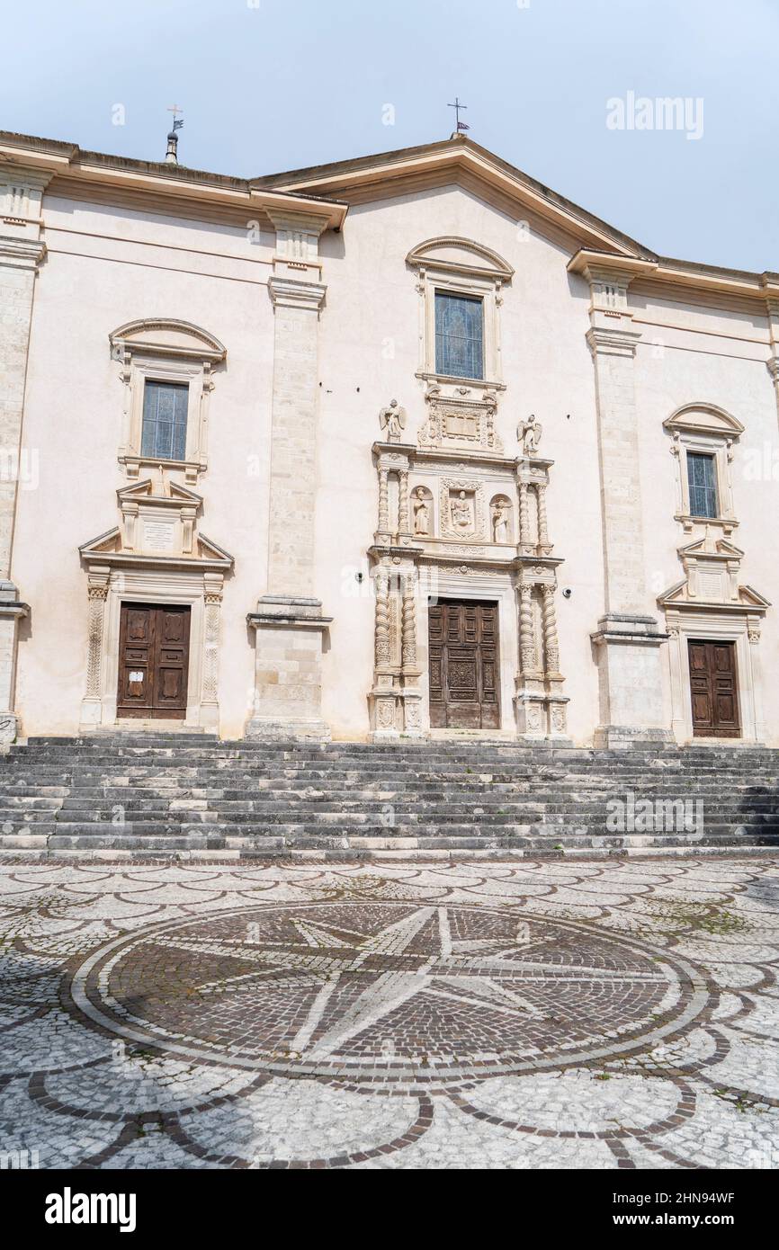 Piazza Giuseppe Garibaldi, Chiesa di San Nicola, Caramanico Terme, Abruzzo, Italia, Europa Foto Stock