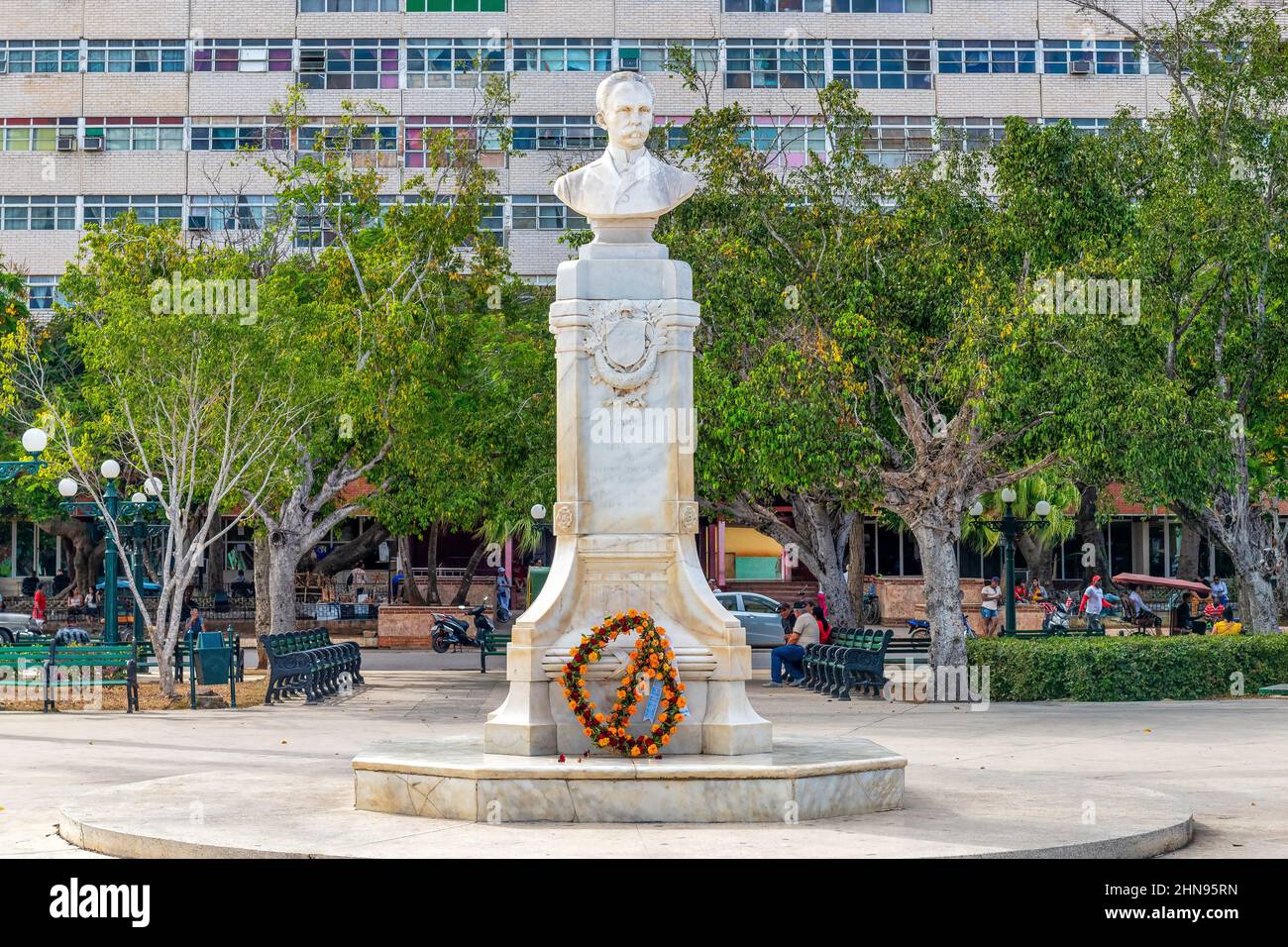 Jose Marti busto scultura nel centro di una piazza, Ciego de Avila City, Cuba, 11 marzo 2020 Foto Stock