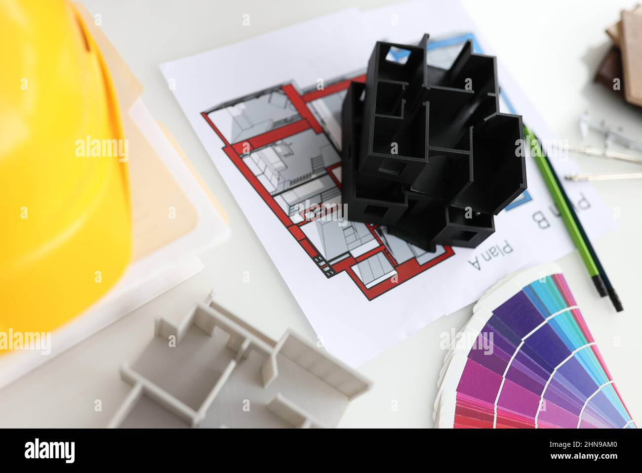 Progetto casa e tavolozza di colori sul tavolo, primo piano Foto Stock