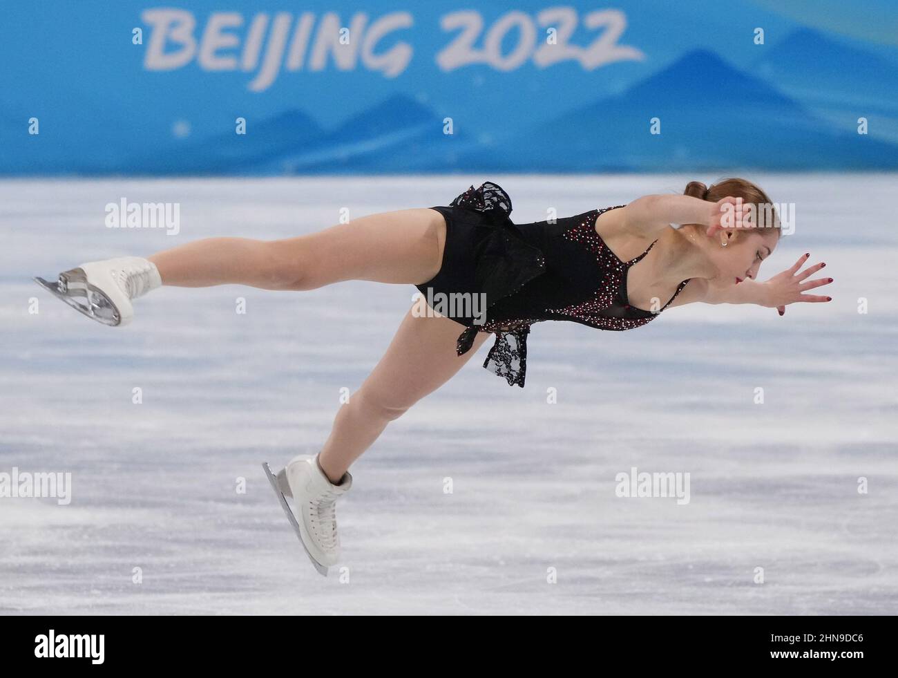 Pechino, Cina. 15th Feb 2022. Alexia Paganini di Svizzera si esibisce durante il programma di pattinaggio a figura singola femminile nello stadio indoor della capitale alle Olimpiadi invernali di Pechino 2022 il 15 febbraio 2022. Foto di Richard Ellis/UPI Credit: UPI/Alamy Live News Foto Stock