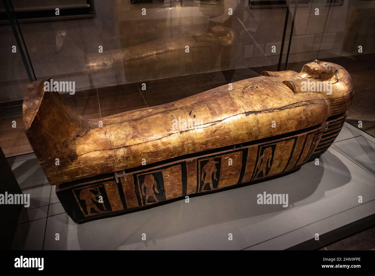 Torino Italia. Il Museo Egizio è un museo archeologico di Torino, Piemonte, Italia, specializzato in archeologia e antropologia egiziana. Ospita una delle più grandi collezioni di antichità egizie, con più di 30.000 manufatti, ed è considerata la seconda più importante collezione di egittologia dopo il Museo Egizio del Cairo. Nel 2019 ha ricevuto 853.320 visitatori, il che lo rende uno dei musei più visitati d'Italia. Foto Stock