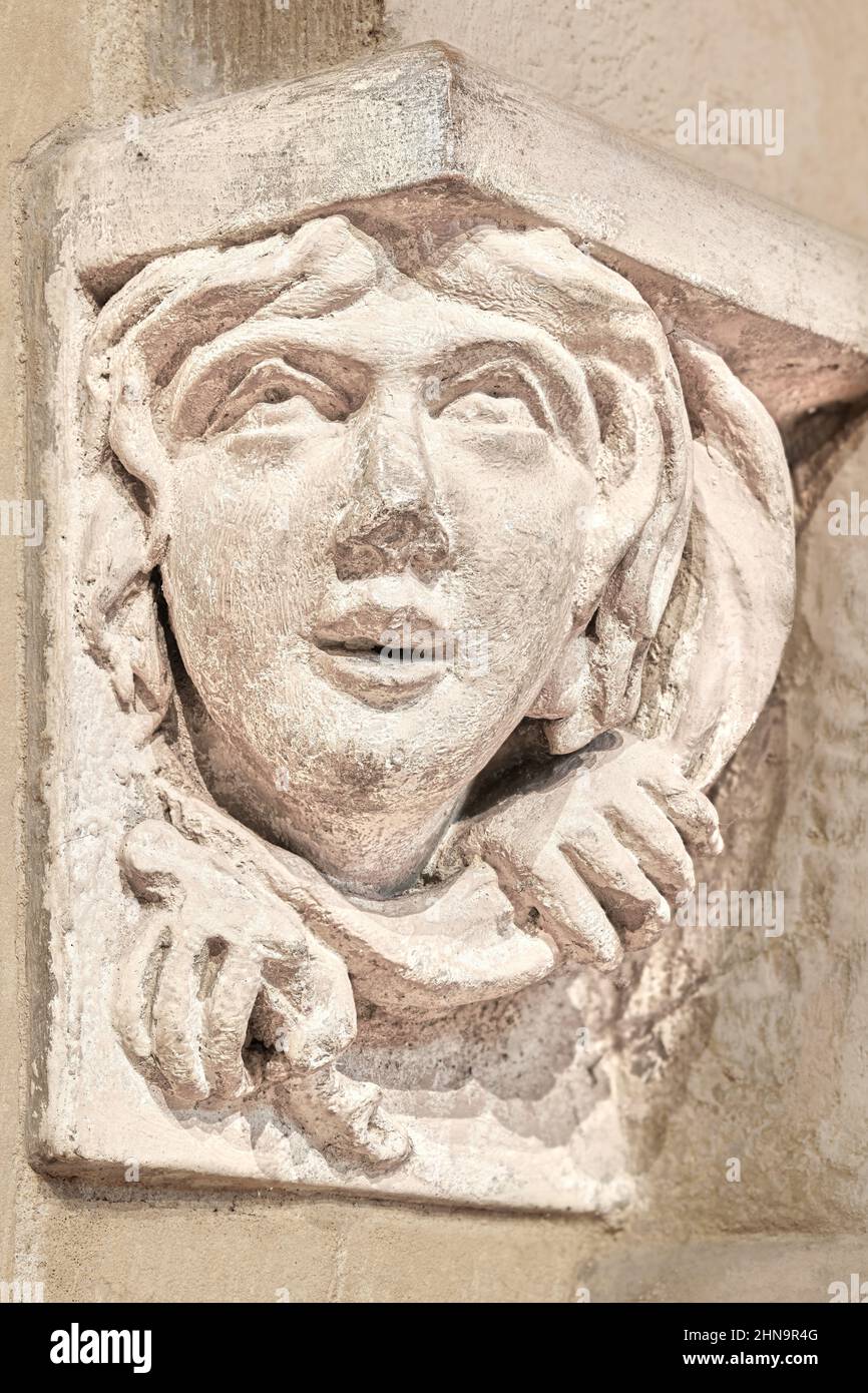 Scultura in pietra di un volto femminile nella chiesa di minster a Southwell, Gran Bretagna. Foto Stock