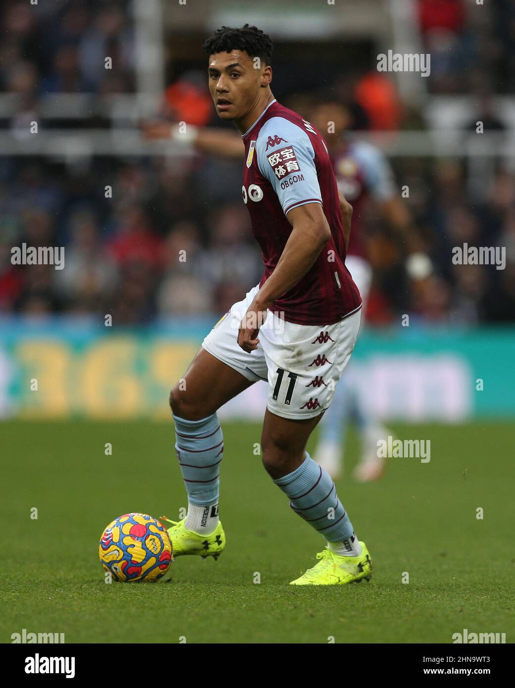 NEWCASTLE UPON TYNE, REGNO UNITO. FEBBRAIO 13th Ollie Watkins di Aston Villa durante la partita della Premier League tra Newcastle United e Aston Villa al St. James's Park, Newcastle domenica 13th febbraio 2022. (Credit: Mark Fletcher | MI News) Foto Stock