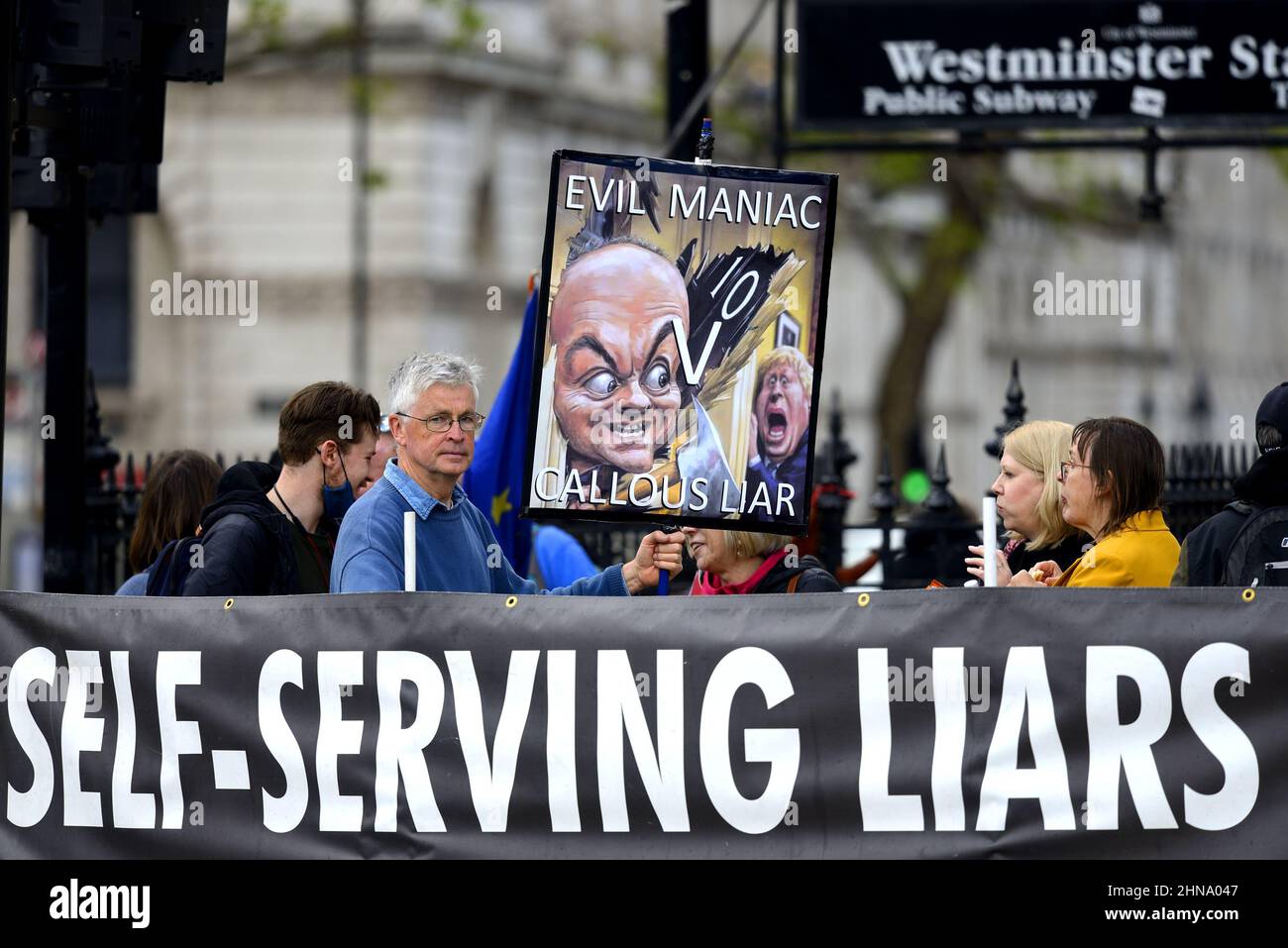 Londra, Inghilterra, Regno Unito. Attivisti anti-governativo in Piazza del Parlamento, maggio 2021 Foto Stock