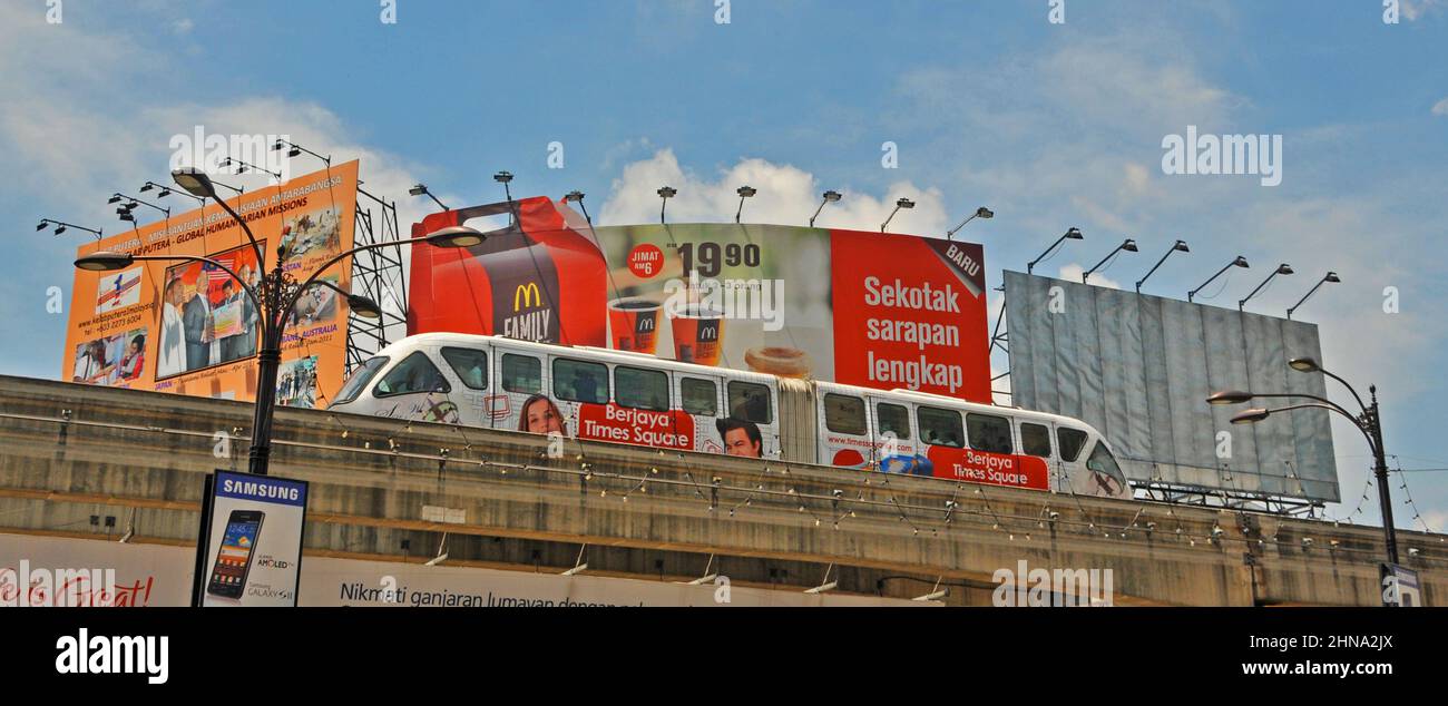 Treno sopraelevato, KL Monorail, Bukit Bintang, Kuala Lumpur, Malesia Foto Stock