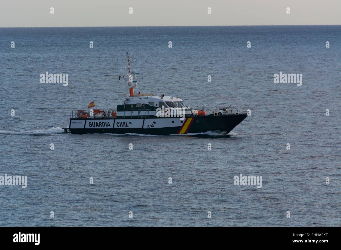 CRAN CANARIA, MELONERAS - 14 NOVEMBRE 2019: Guardia Spagnola pattuglia di nave civile al largo della costa di Cran Canaria, Meloneras, Spagna. Guardia costiera Foto Stock