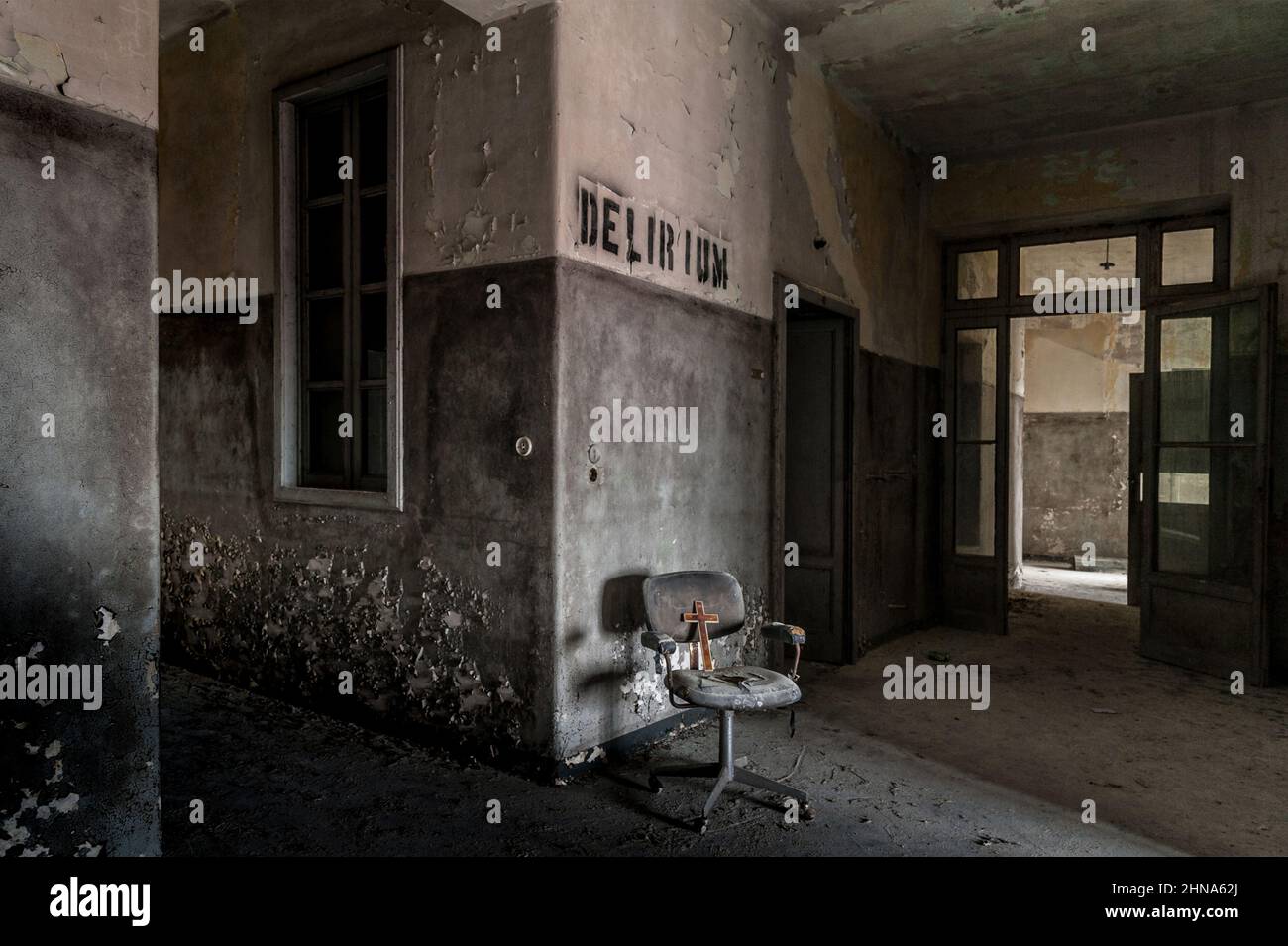 Febbraio 2022, abbandonato l'asilo nel nord Italia, urbex Foto Stock