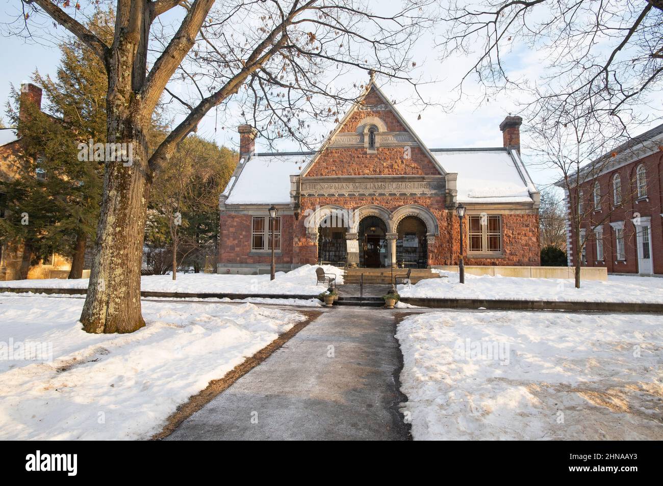 La Norman Williams Library (1880) a Woodstock, Vermont, USA nel pomeriggio d'inverno Foto Stock