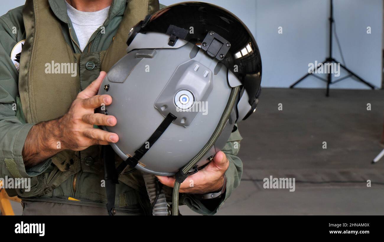Gran Canaria Gando Aeroporto Isole Canarie Spagna OTTOBRE, 21, 2021 casco moderno e sofisticato di un moderno pilota militare jet Foto Stock