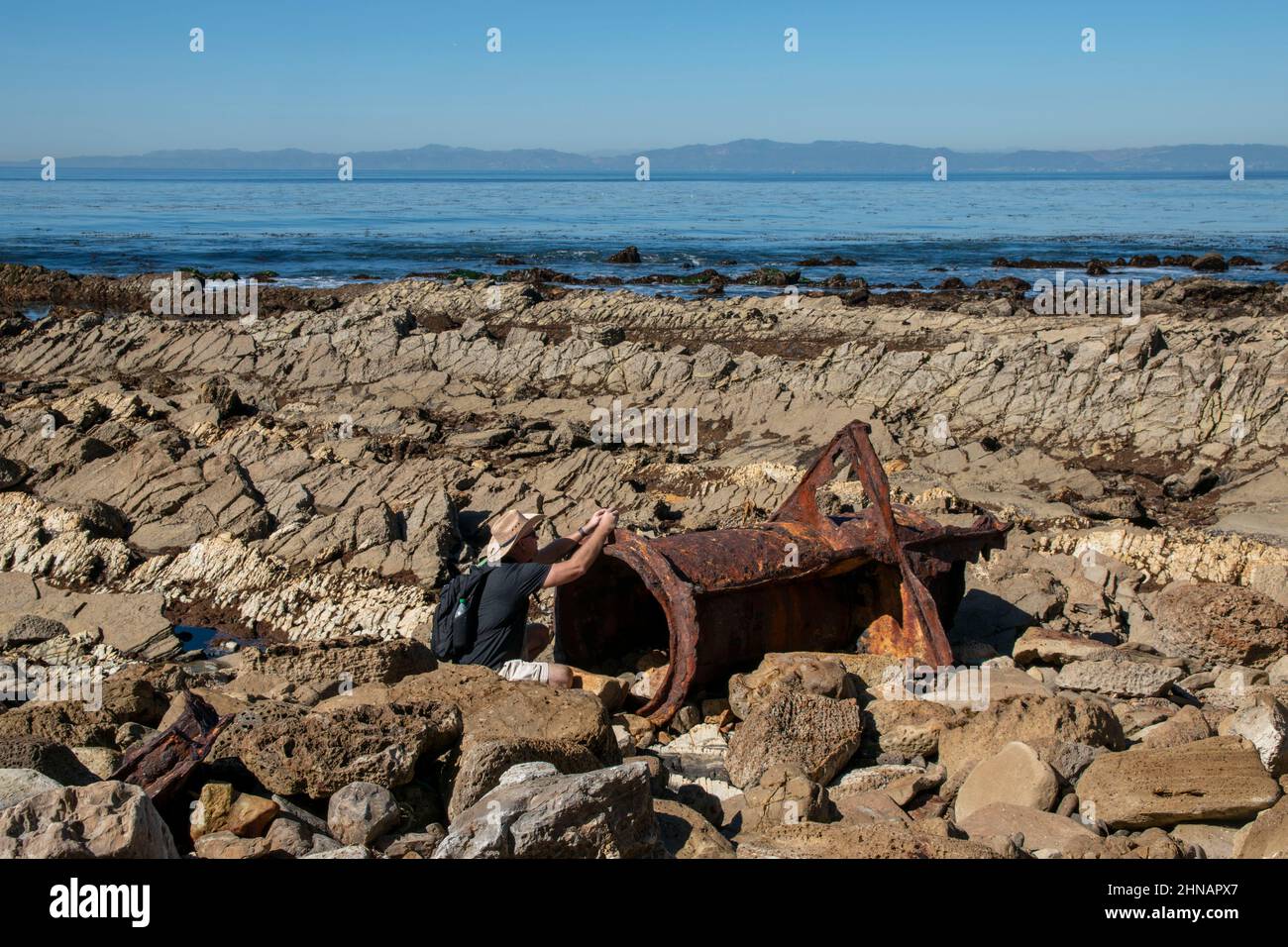 La SS Dominator corse a riva nel 1961 vicino a Rancho Palos Verdes nella California meridionale e da allora è arrugginita. Foto Stock