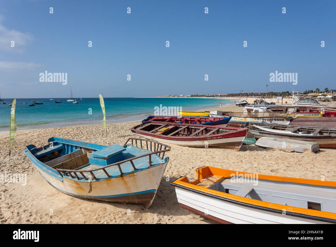 Barche da pesca colorate, Praia Santa Maria, Santa Maria, SAL, República de Cabo (Capo Verde) Foto Stock