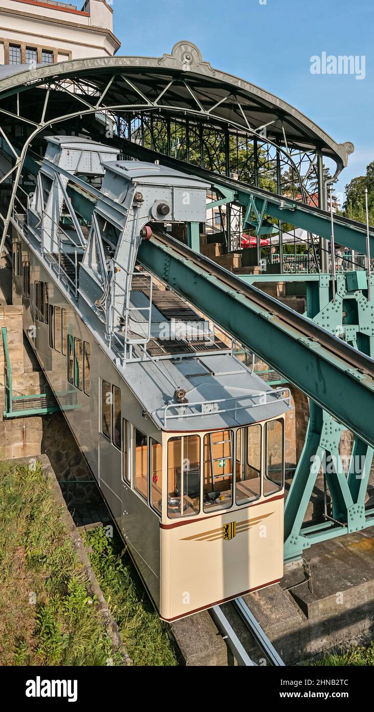 Ferrovia sospesa Dresda Loschwitz in estate, Sassonia, Germania Foto Stock