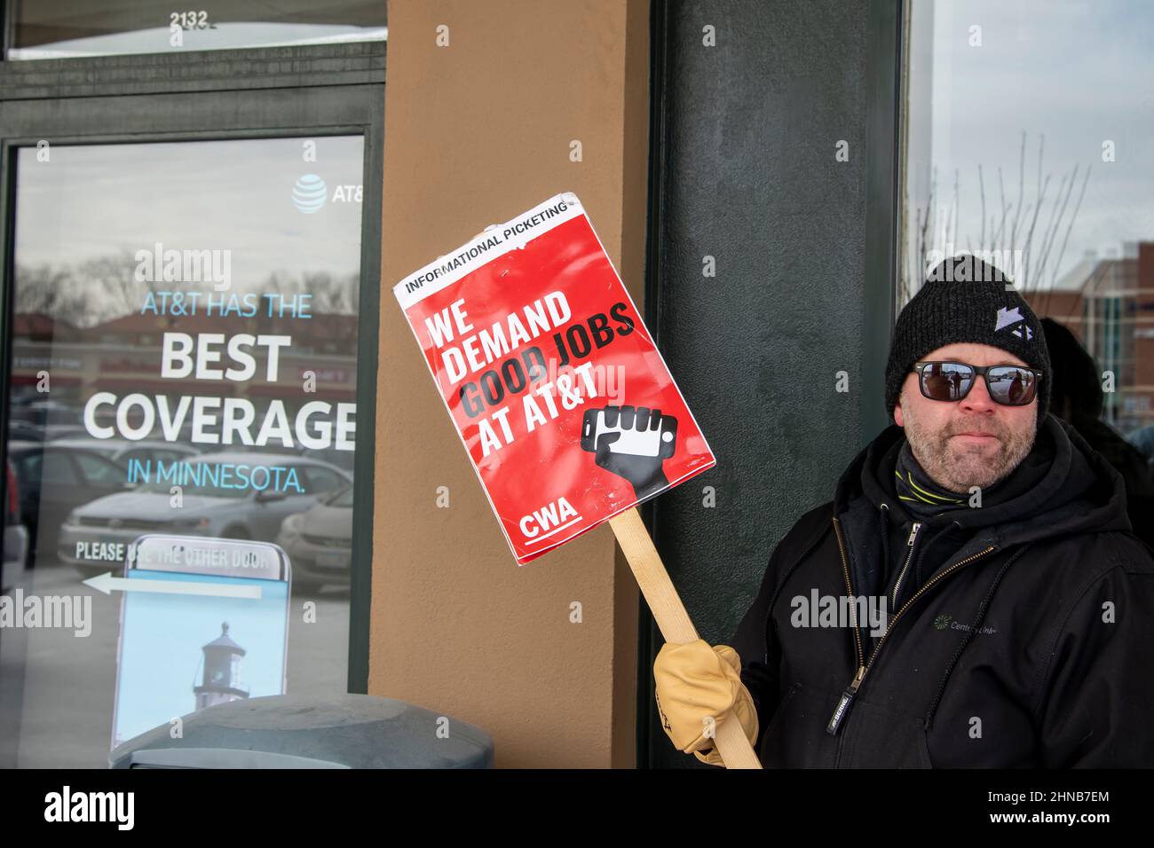 St. Paul, Minnesota. Febbraio 12, 2022. I lavoratori si radunano per la giustizia presso AT&T. Mobilità AT&T i lavoratori di un raduno del lavoro lottano per vincere i grandi aumenti, tagliati dentro Foto Stock