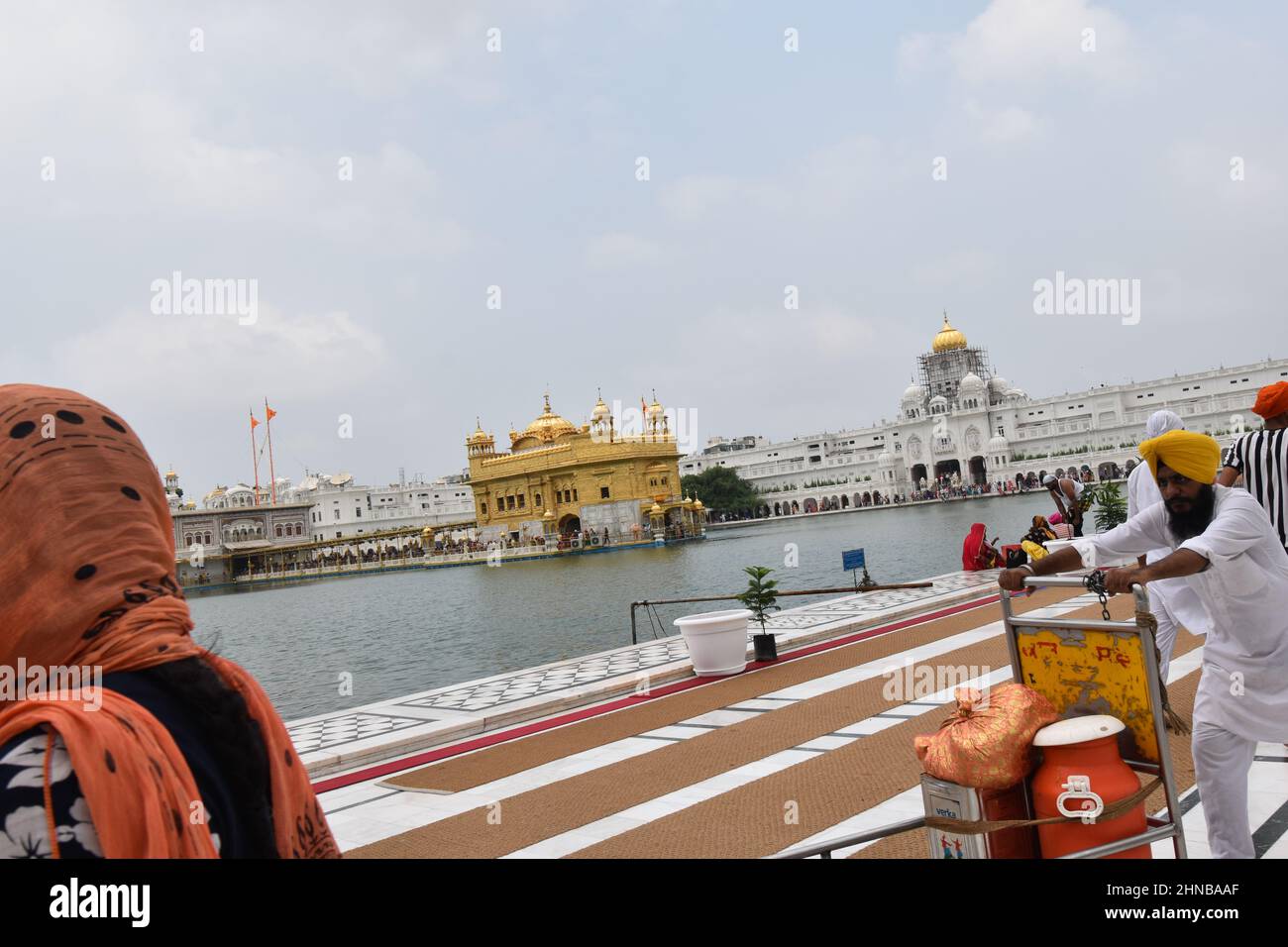 Amritsar, Punjab, India - 7 agosto 2019 - il complesso del Tempio d'Oro dove si trova il Tempio d'Oro di Sikh ed è il luogo più visitato della Terra. Foto Stock