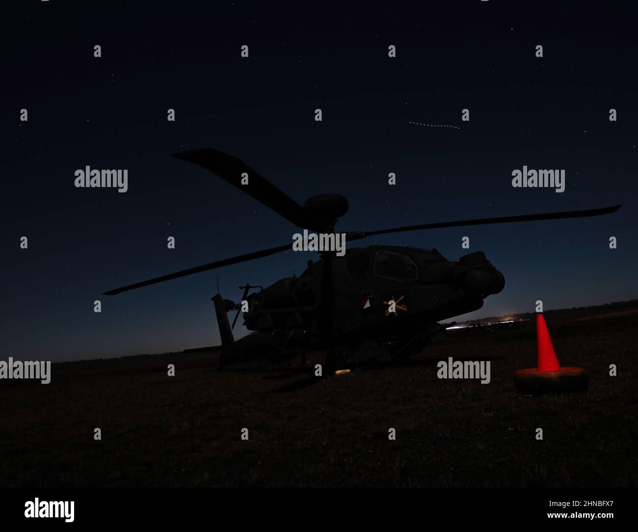Gli elicotteri dell'esercito degli Stati Uniti assegnati a 10th brigata dell'aviazione di combattimento sono parcheggiati nel campo a Fort Polk, la 17 gennaio 2022. (STATI UNITI Foto dell'esercito di Sgt. Michael Wilson) Foto Stock