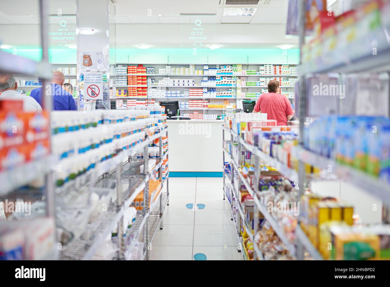 Theres uno per ogni malattia. Un corridoio in una farmacia. Foto Stock