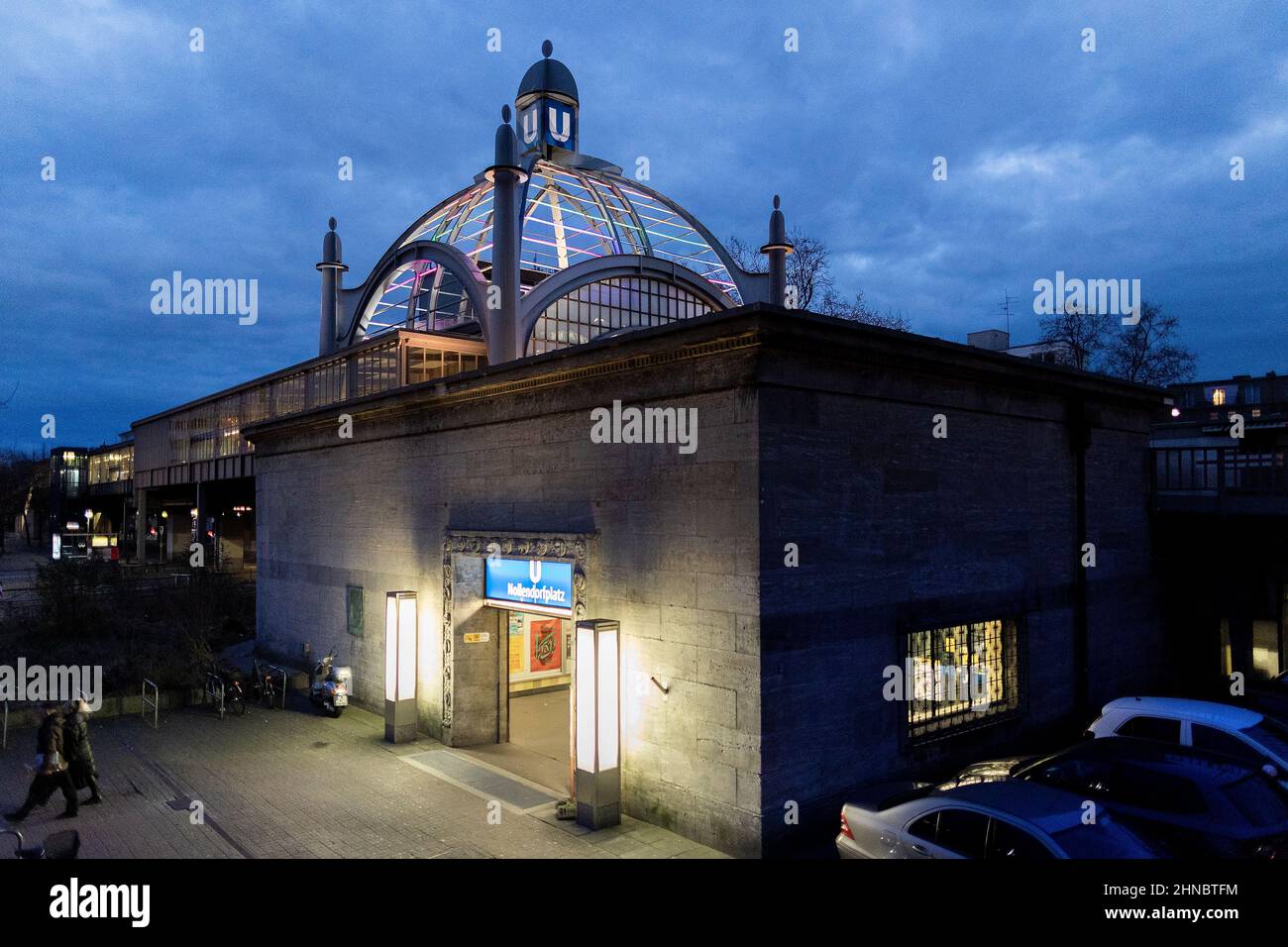 Berlino, Germania. 14th Feb 2022. La stazione della metropolitana di Nollendorfplatz. A Berlino, la prima sezione della nuova metropolitana tra Stralauer Tor e Potsdamer Platz è stata ufficialmente messa in funzione il 18 febbraio 1902. (A dpa '120 anni di metropolitana a Berlino e in Germania') credito: Carsten Koall/dpa/Alamy Live News Foto Stock