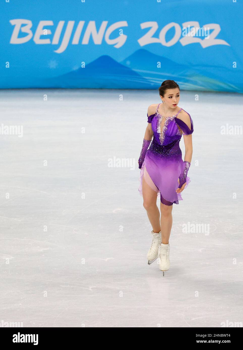 PECHINO, CINA - 15/02/2022, Kamila Valieva dalla Russia durante il breve programma femminile di qualifiche pattinaggio Foto Stock