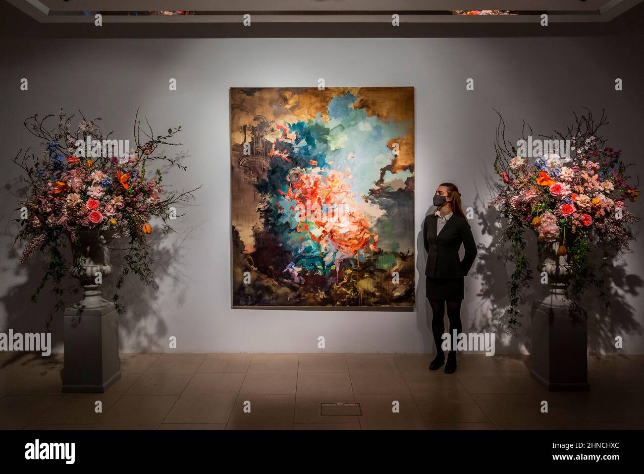 Londra, Regno Unito. 16th Feb 2022. Flora Yukhnovich's Tu vas me faire rougir (mi farete arrossire), come un momento clou contemporaneo all'interno di Christies 20th/21st secolo: London Evening sale il 1 marzo 2022. Flora Yuknovich è considerato una delle stelle nascenti del mondo dell'arte contemporanea e nell'ottobre 2021, il suo dipinto Puits d'amour (Wells of Love) venduto per £910.000, più di 45 volte la sua stima pre-vendita di £20.000. Credit: Guy Bell/Alamy Live News Foto Stock