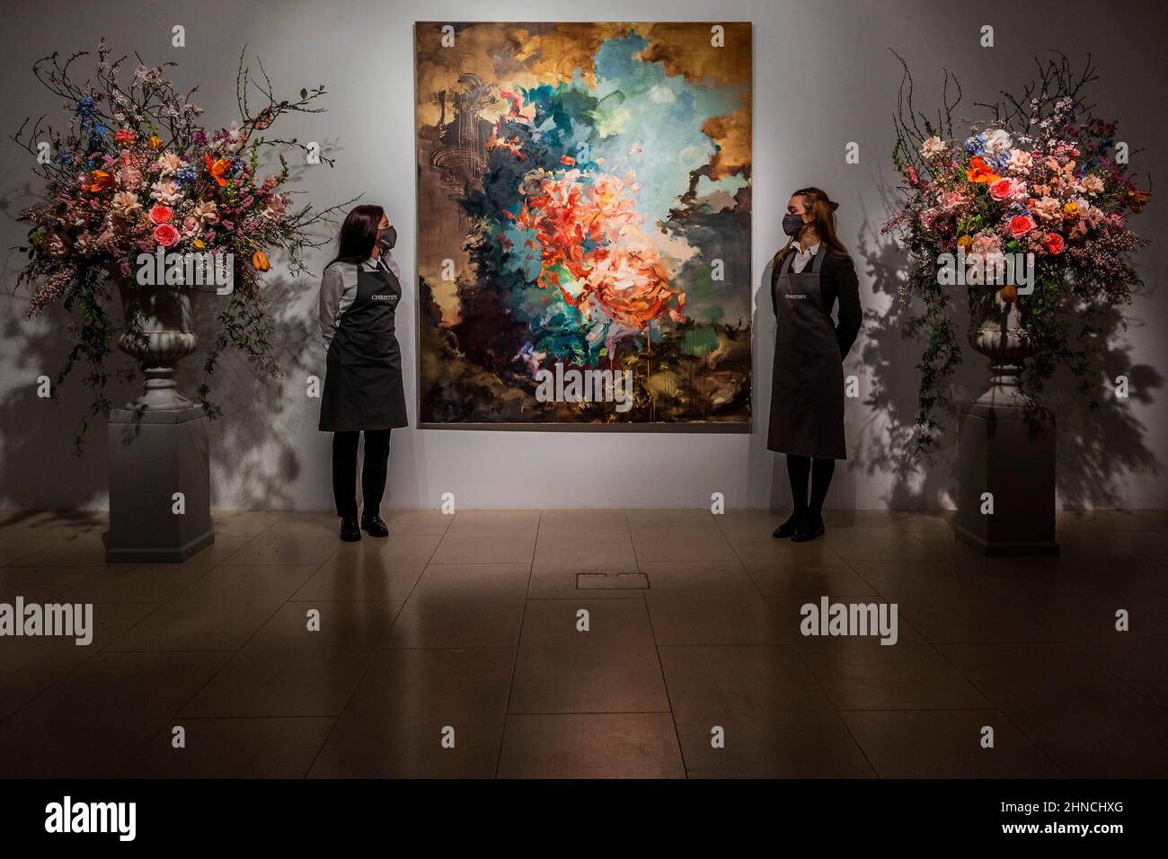 Londra, Regno Unito. 16th Feb 2022. Flora Yukhnovich's Tu vas me faire rougir (mi farete arrossire), come un momento clou contemporaneo all'interno di Christies 20th/21st secolo: London Evening sale il 1 marzo 2022. Flora Yuknovich è considerato una delle stelle nascenti del mondo dell'arte contemporanea e nell'ottobre 2021, il suo dipinto Puits d'amour (Wells of Love) venduto per £910.000, più di 45 volte la sua stima pre-vendita di £20.000. Credit: Guy Bell/Alamy Live News Foto Stock