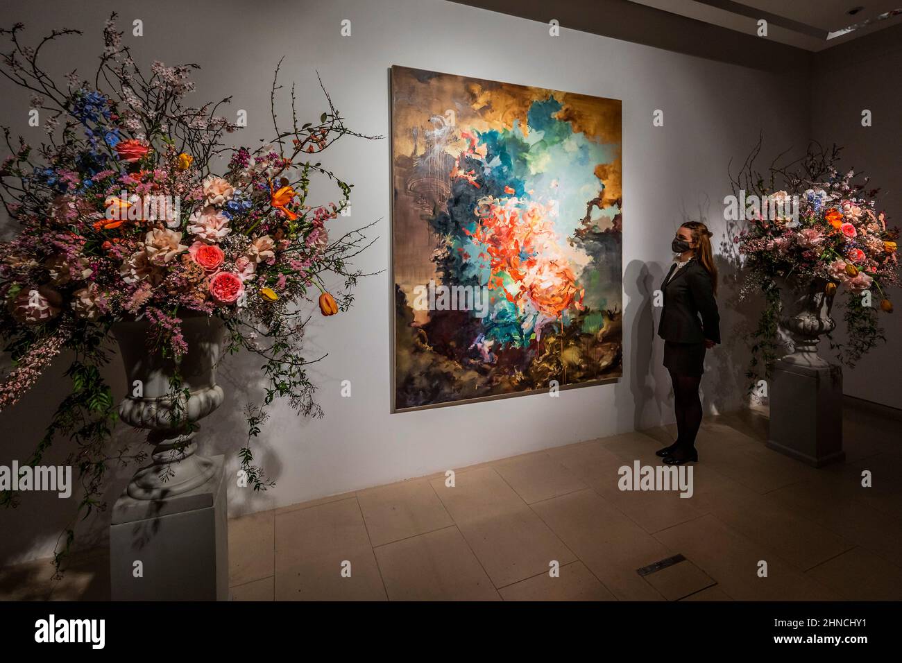 Londra, Regno Unito. 16th Feb 2022. Flora Yukhnovich's Tu vas me faire rougir (mi farete arrossire), come un momento clou contemporaneo all'interno di Christies 20th/21st secolo: London Evening sale il 1 marzo 2022. Flora Yuknovich è considerato una delle stelle nascenti del mondo dell'arte contemporanea e nell'ottobre 2021, il suo dipinto Puits d'amour (Wells of Love) venduto per £910.000, più di 45 volte la sua stima pre-vendita di £20.000. Credit: Guy Bell/Alamy Live News Foto Stock