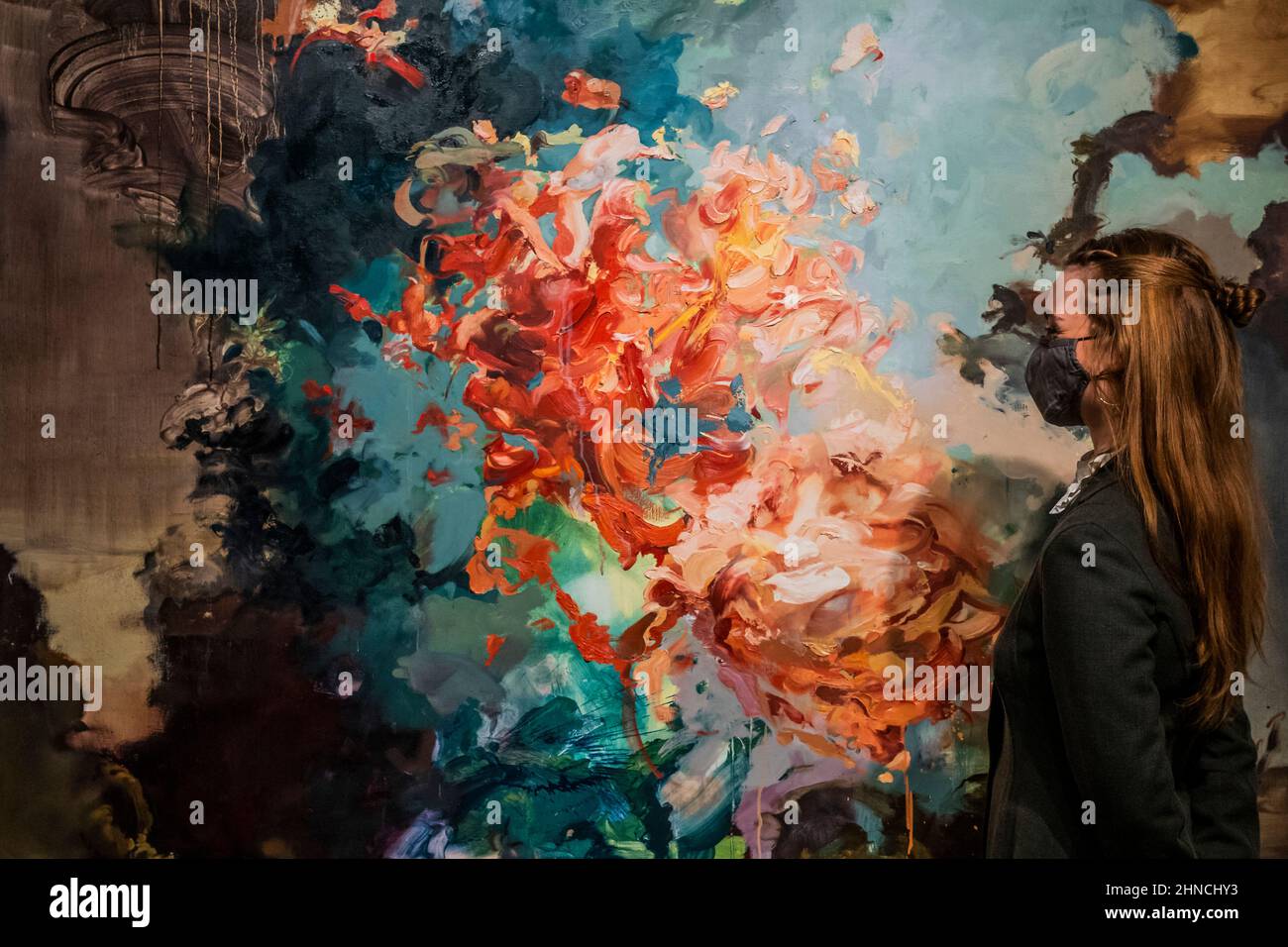 Londra, Regno Unito. 16th Feb 2022. Flora Yukhnovich's Tu vas me faire rougir (mi farete arrossire), come un momento clou contemporaneo all'interno di Christies 20th/21st secolo: London Evening sale il 1 marzo 2022. Flora Yuknovich è considerato una delle stelle nascenti del mondo dell'arte contemporanea e nell'ottobre 2021, il suo dipinto Puits d'amour (Wells of Love) venduto per £910.000, più di 45 volte la sua stima pre-vendita di £20.000. Credit: Guy Bell/Alamy Live News Foto Stock