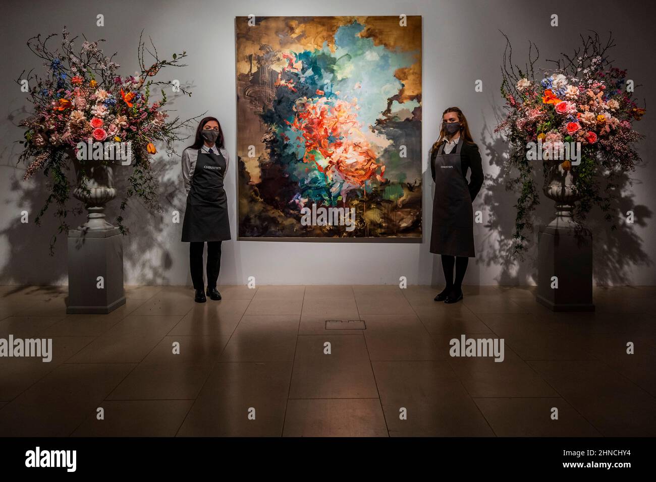 Londra, Regno Unito. 16th Feb 2022. Flora Yukhnovich's Tu vas me faire rougir (mi farete arrossire), come un momento clou contemporaneo all'interno di Christies 20th/21st secolo: London Evening sale il 1 marzo 2022. Flora Yuknovich è considerato una delle stelle nascenti del mondo dell'arte contemporanea e nell'ottobre 2021, il suo dipinto Puits d'amour (Wells of Love) venduto per £910.000, più di 45 volte la sua stima pre-vendita di £20.000. Credit: Guy Bell/Alamy Live News Foto Stock