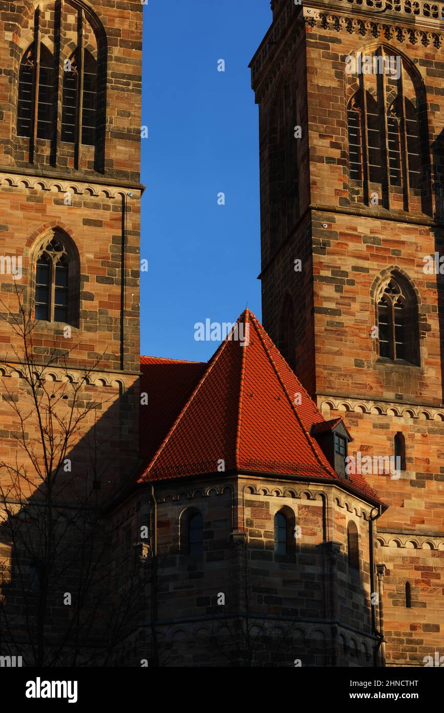 Kunst, Kirche, Gotik, Nürnberg, gotische Sebalduskirche am Makrt in der Innenstadt oder Altstadt von Norimberga oder Nuernberg, Franken, Baviera Foto Stock