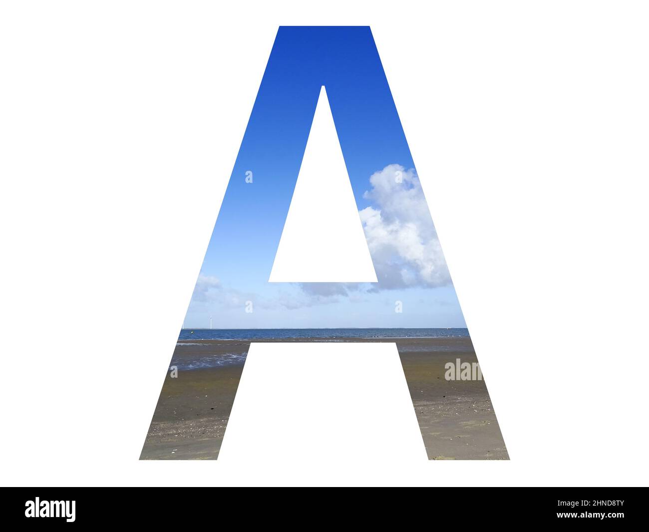 Lettera A dell'alfabeto fatto con spiaggia, mare e cielo blu, mare del nord, Paesi Bassi, isolato su sfondo bianco Foto Stock