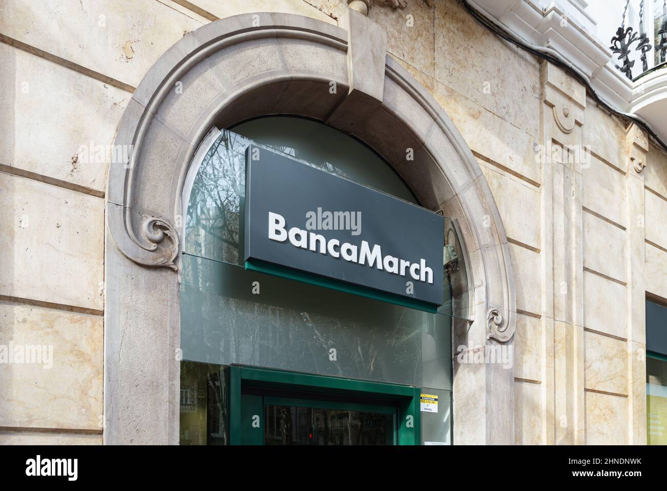 VALENCIA, SPAGNA - 15 FEBBRAIO 2022: Banca March è una banca d'investimento spagnola e società di servizi finanziari Foto Stock