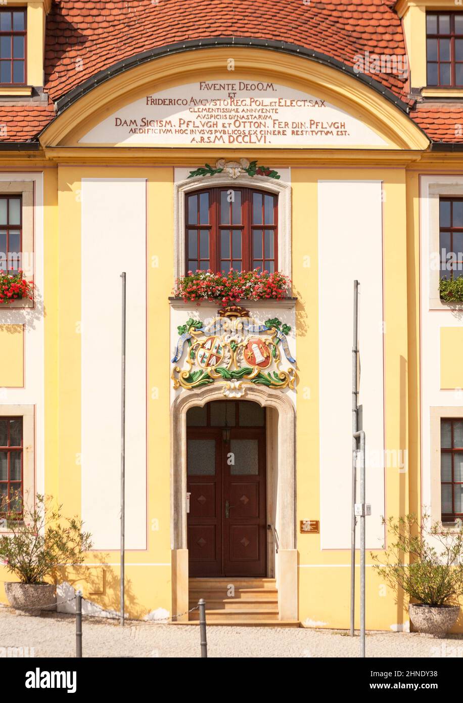 L'ingresso ornato al municipio o rathaus a Strehla, Sassonia, Germania, Europa Foto Stock