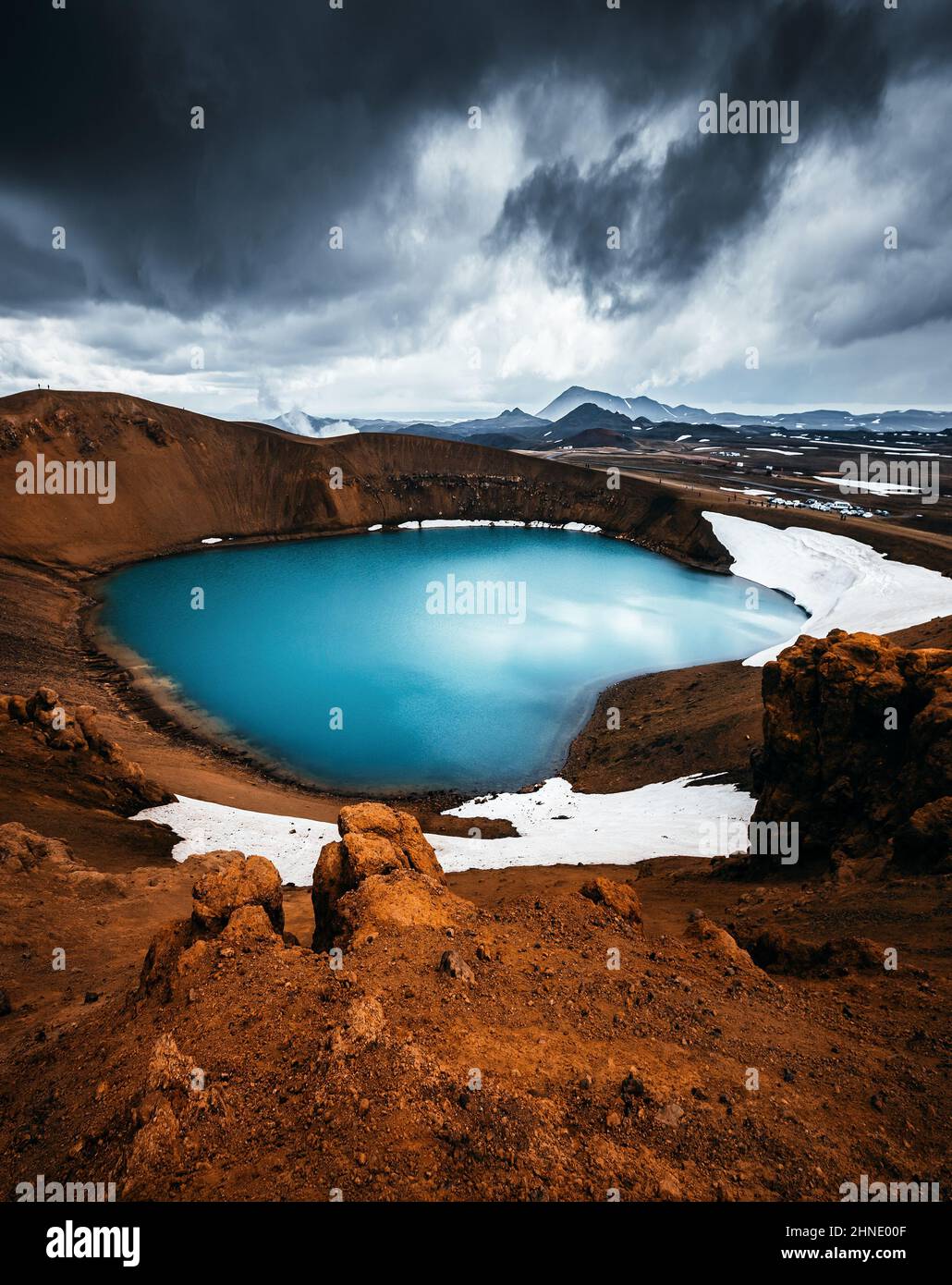 Vista pittoresca della valle geotermica Leirhnjukur. Località Lago di Myvatn, Krafla, Islanda, Europa. Incredibile immagine di popolare attrazione turistica. Tra Foto Stock
