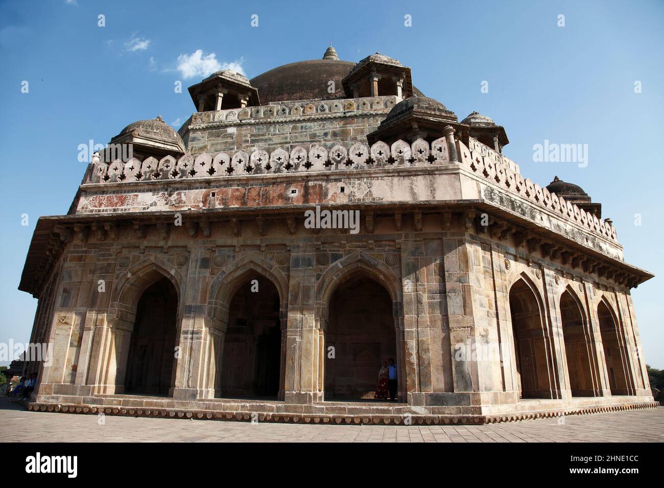 16th.secolo Tomba del governatore di Afgan Sher Shah Suri, costruito su un lago artificiale a Sasaram nello Stato di Bihar, India Foto Stock