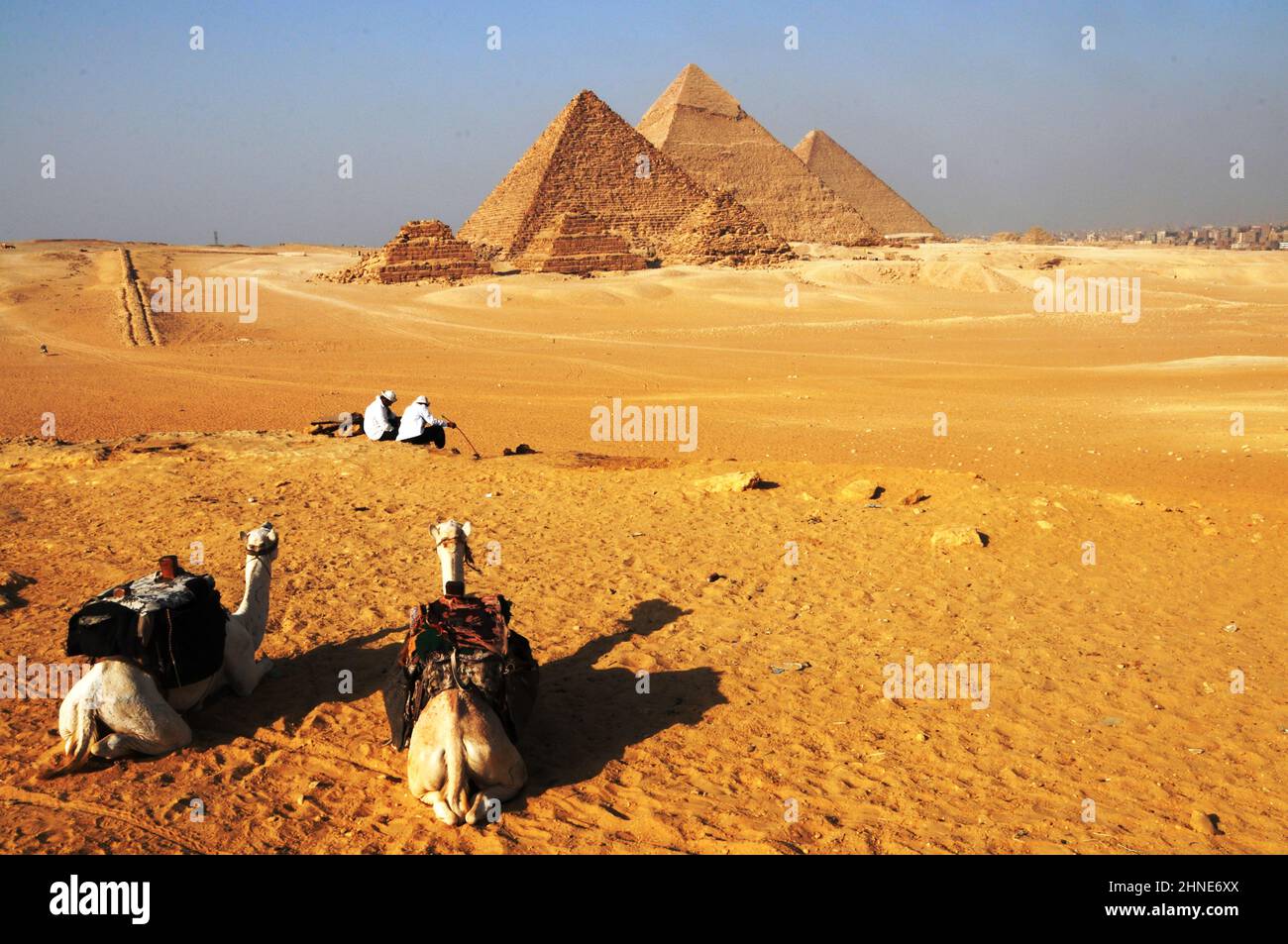 Le piramidi egiziane sono antiche strutture in muratura situate in Egitto. Foto Stock