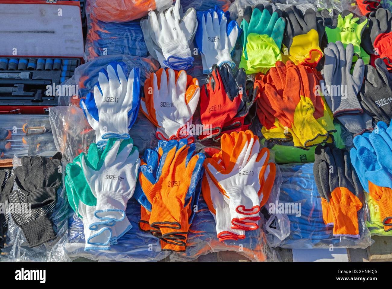 Molti guanti da lavoro di sicurezza colorati Protection Gear Mix Foto Stock