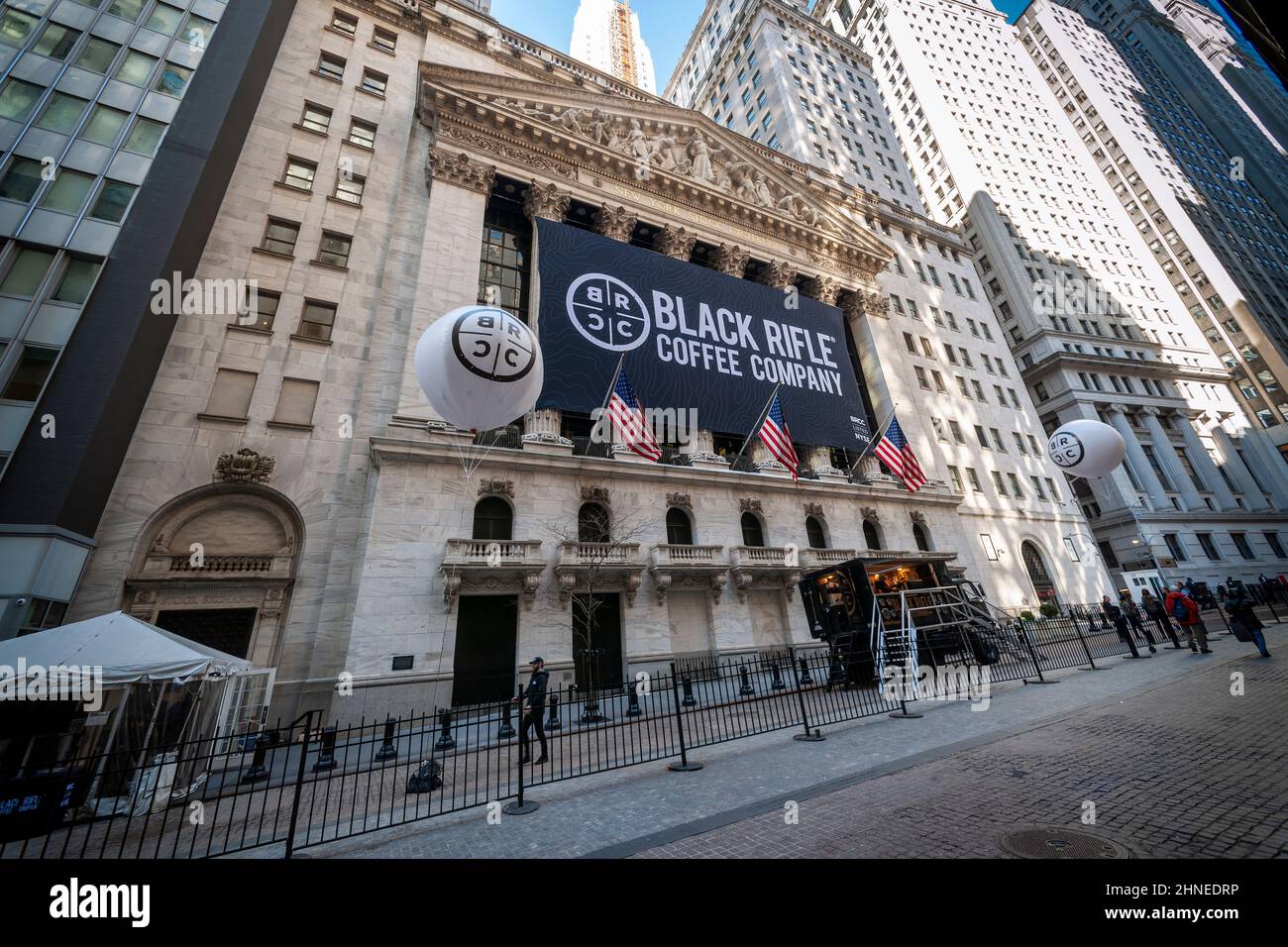 La facciata della Borsa di New York è decorata per la quotazione attraverso  uno SPAC della Black Rifle Coffee Company Giovedi, 10 febbraio 2022. La  società di caffè di proprietà di un