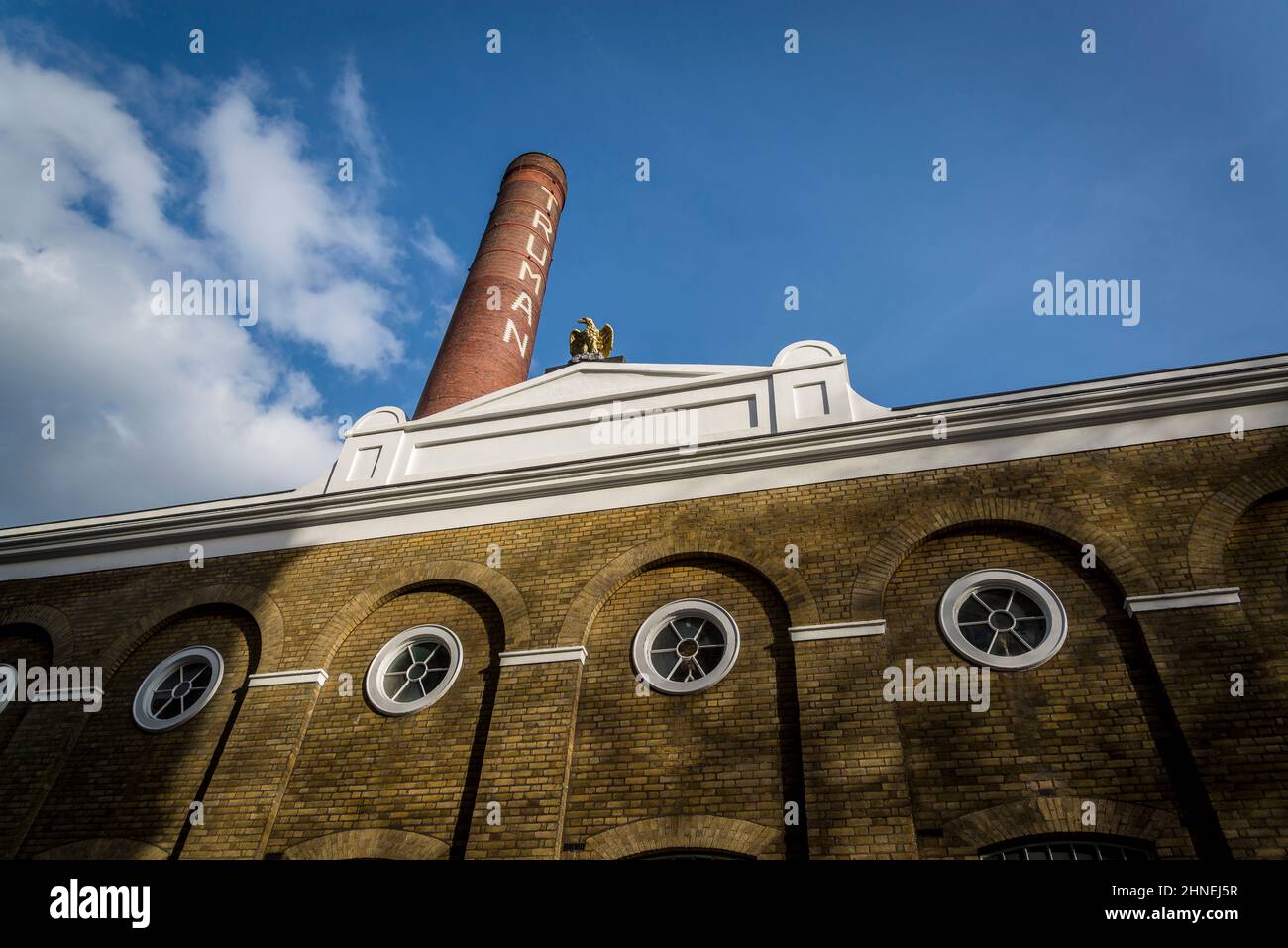 Truman Brewery, un complesso di uffici e divertimenti a Brick Lane, un'iconica strada di Londra, sede della comunità del Bangladesh conosciuta per il suo ristorante al curry Foto Stock