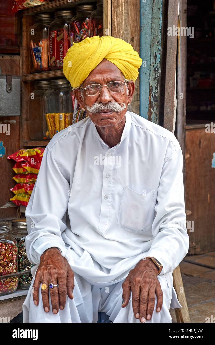 India Rajasthan jaisalmer. Ritratto di un anziano Foto Stock