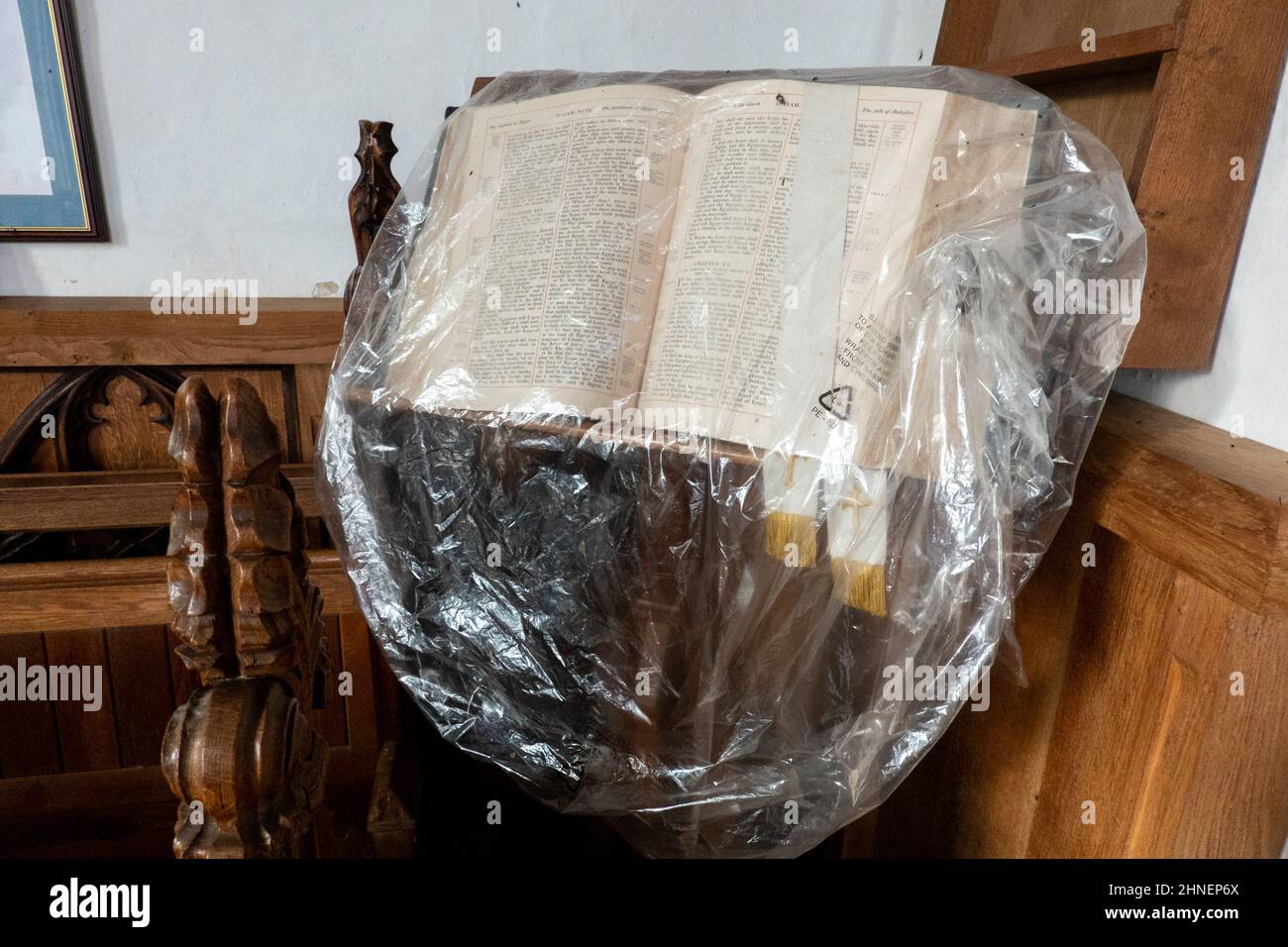 Chiesa Bibbia coperto in plastica Foto Stock