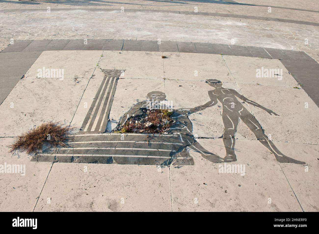 Lido di Ostia, Roma, Italia 18/10/2017: Raffigurazione del segno zodiacale dei Gemini, fontana zodiacale di Pier Luigi Nervi, rotonda sul Mare. © Andrea Sabbadini Foto Stock