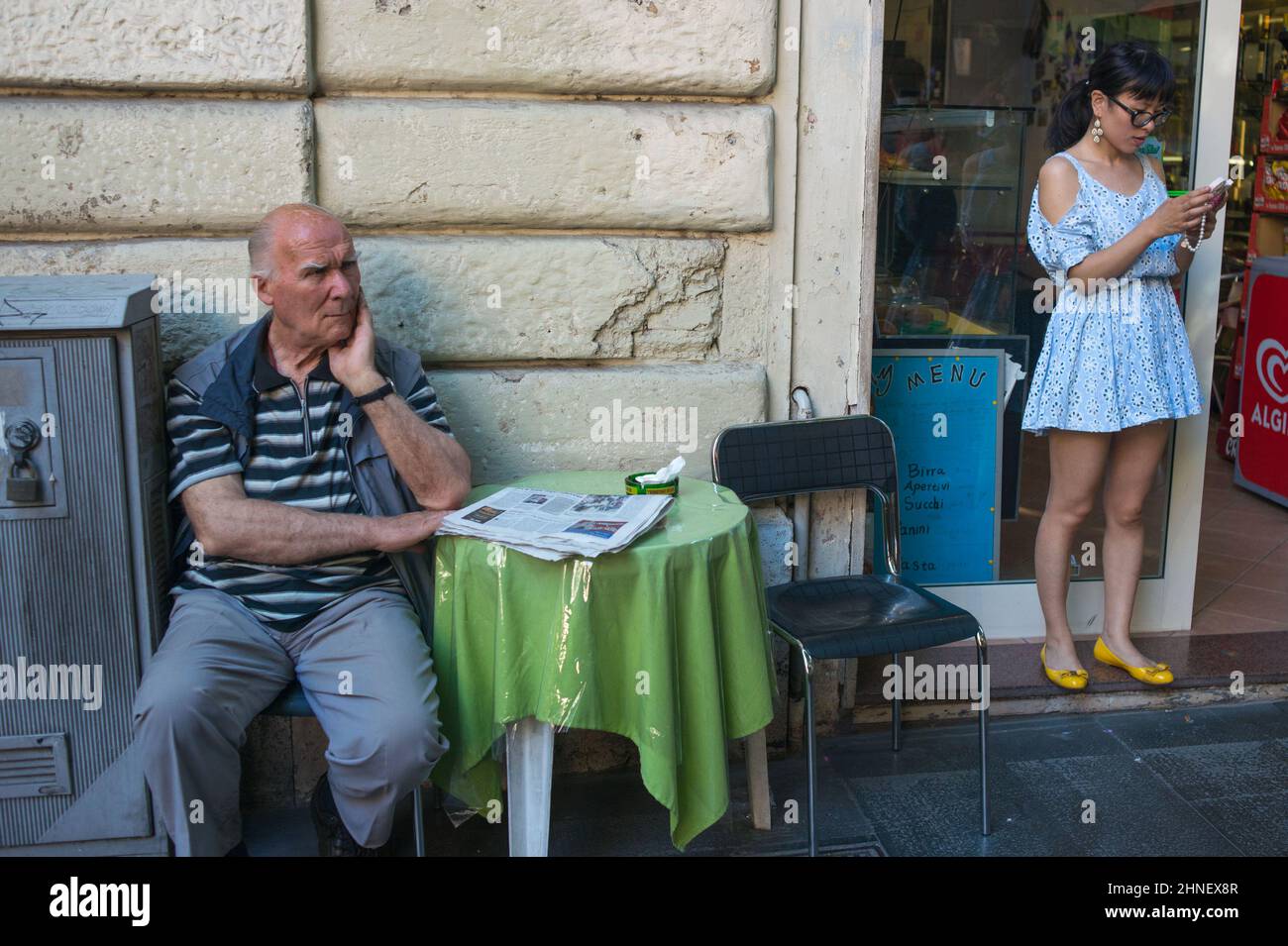 Roma, Italia 07/06/2014: Bar, via Merulana. © Andrea Sabbadini Foto Stock