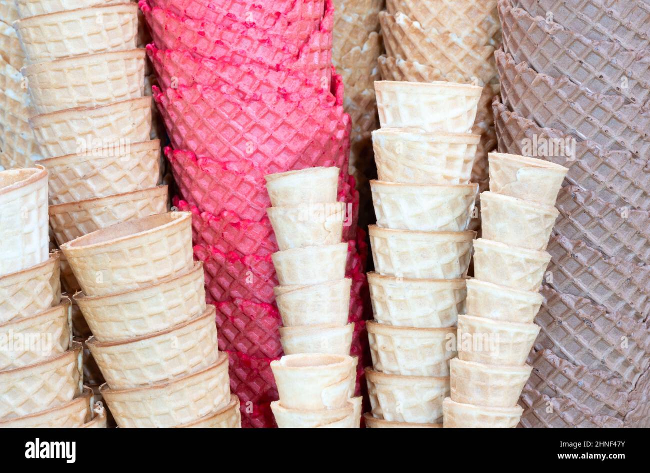 Set di cialde colorate per gelato. Primo piano. Foto Stock