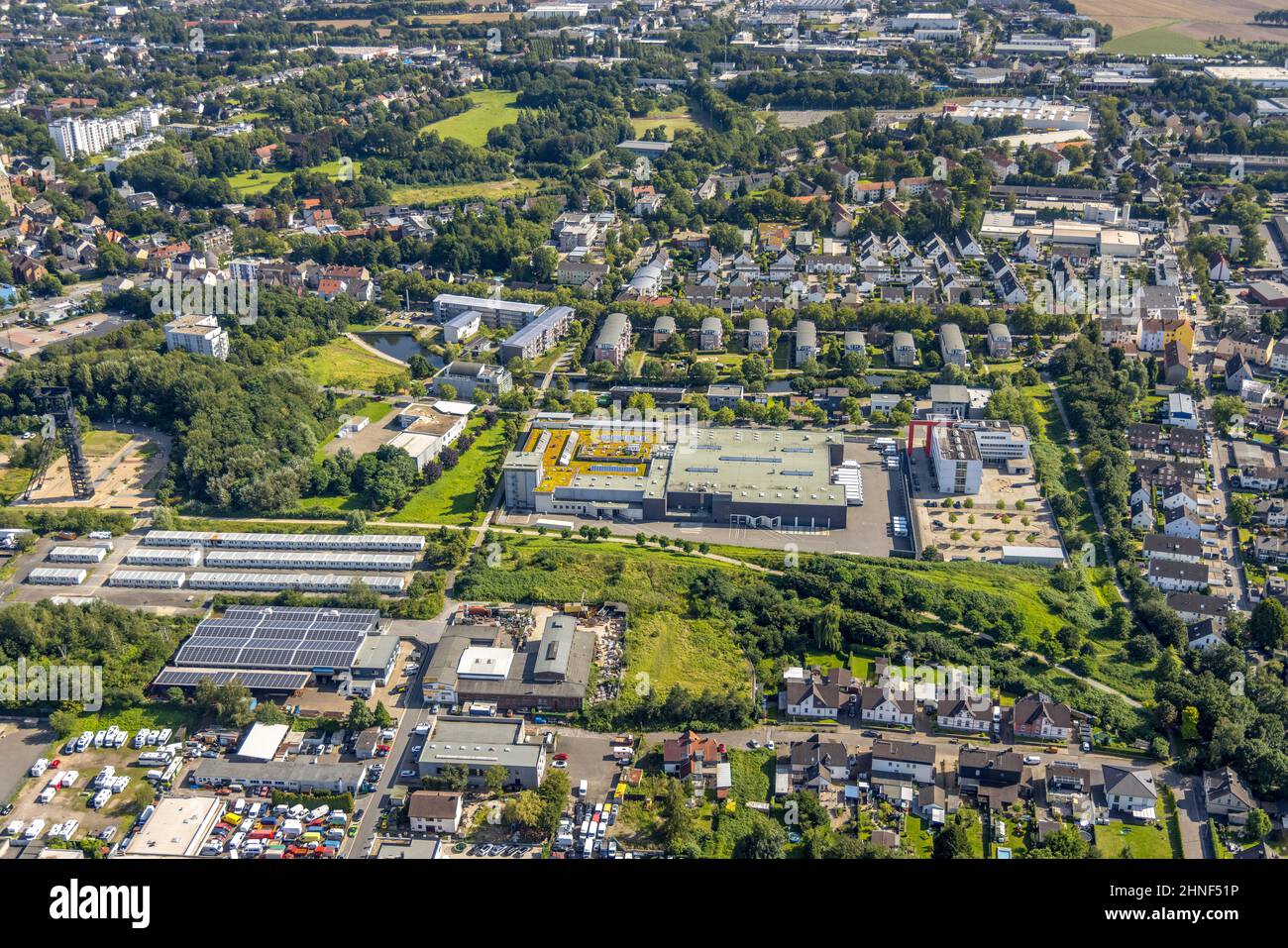 Fotografia aerea, sistemazione per rifugiati presso l'ex Holland Colliery e l'Holland Industrial Park a Leithe, Bochum, Ruhr Area, Renania settentrionale-Westfal Foto Stock