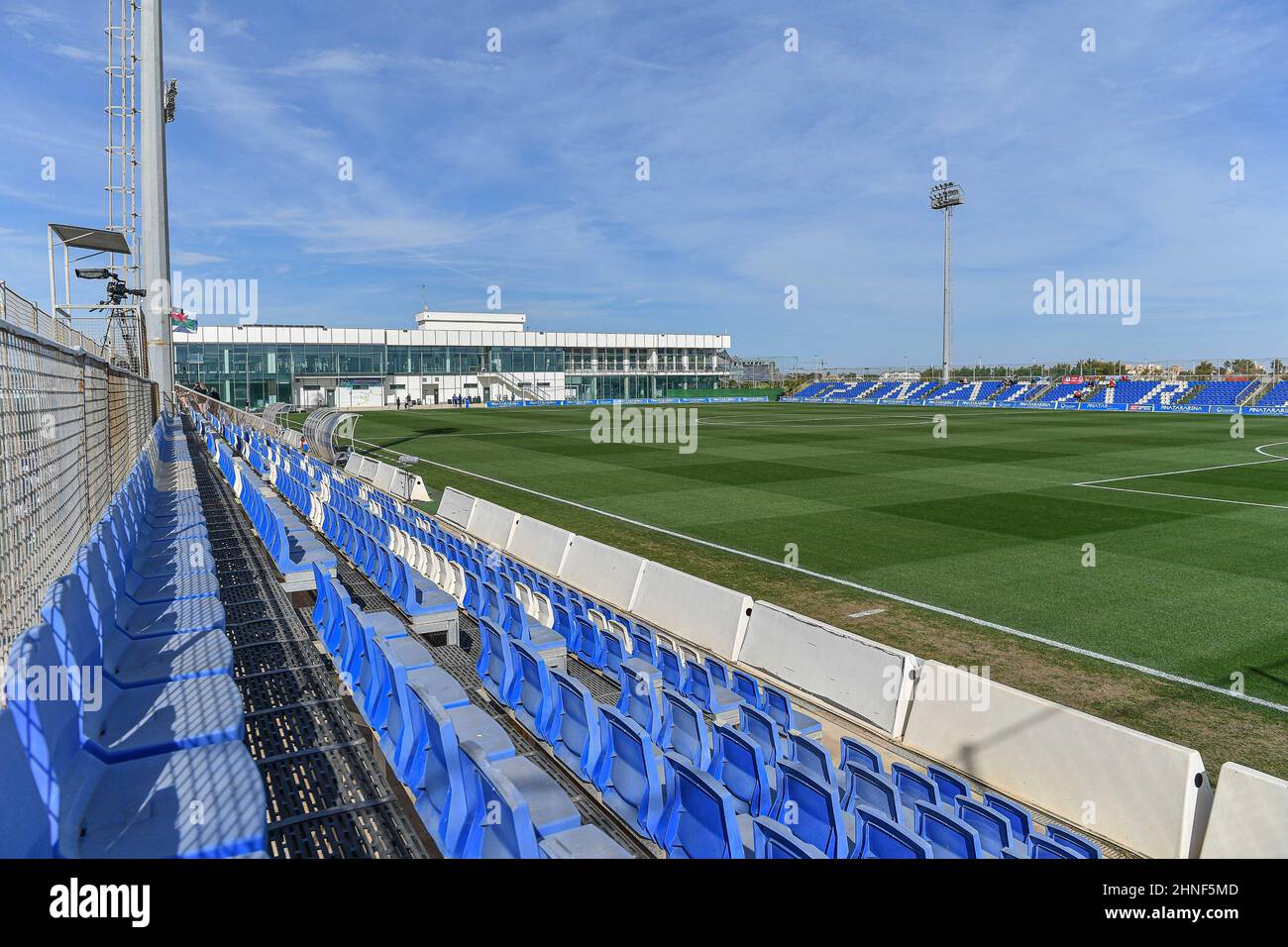 San Pedro del Pinatar, Spagna. 16th Feb 2022. Pinatar Arena Pinatar Arena raffigurata prima di una partita di calcio femminile amichevole delle squadre nazionali del Galles e della Scozia nelle quarti di finale della Pinatar Cup a San Pedro del Pinatar, in Spagna, mercoledì 16 febbraio 2022. La Pinatar Cup è un torneo amichevole in preparazione della UEFA Women's EURO 2022 nel mese di luglio. Foto SPORTPIX | STIJN AUDOOREN CALCIO DONNE SPAGNA FIAMME ROSSE PINATAR CUP Stijn Audooren credito: SPP Sport Press Foto. /Alamy Live News Foto Stock