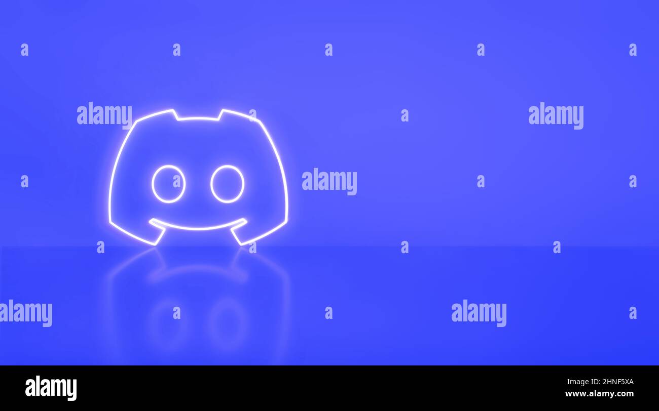 Discordate il logo in neon con spazio per testo e grafica su sfondo viola. Foto Stock