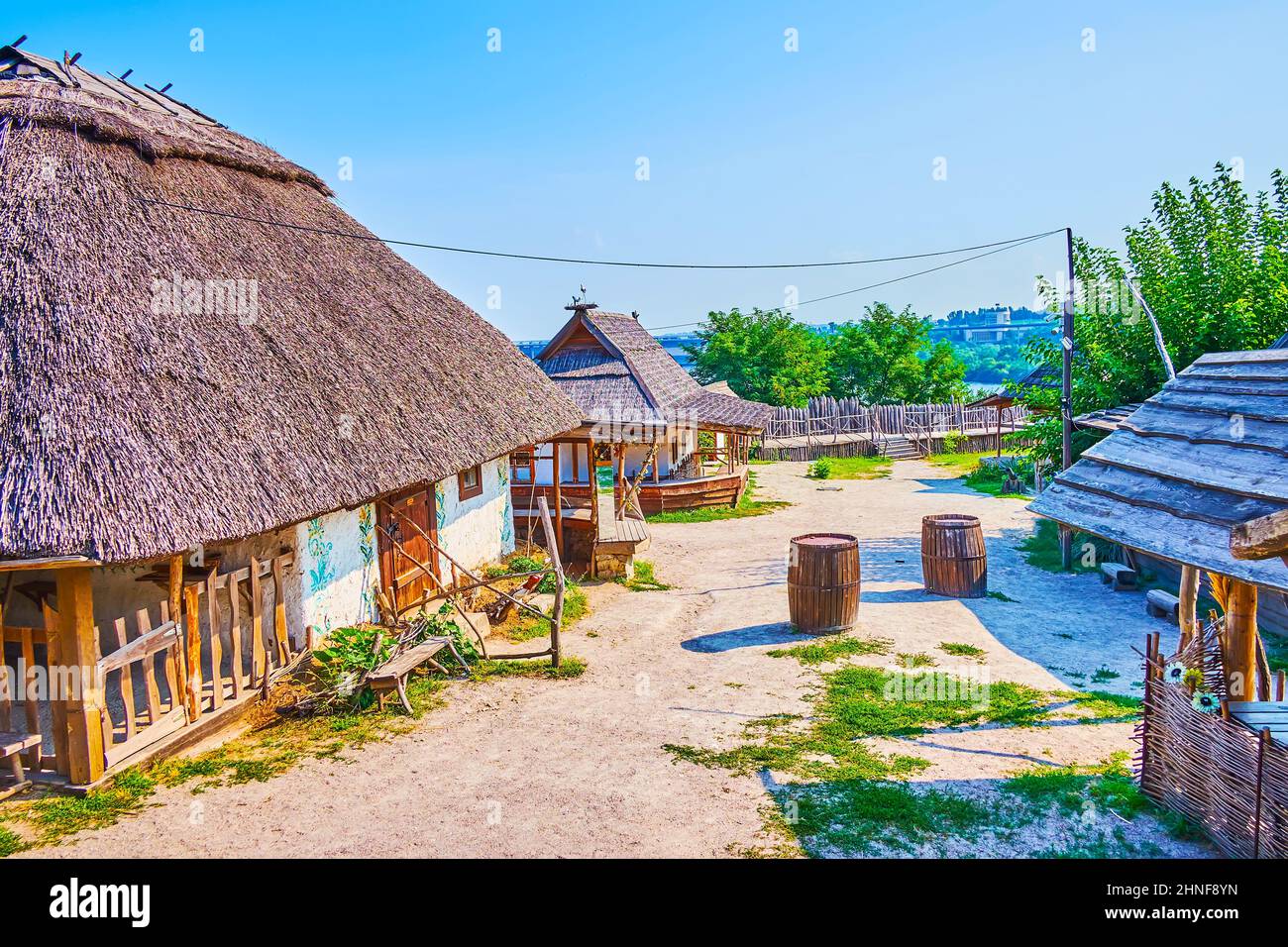 Le case autentiche di Zaporizhian sich scansen sull'isola di Khortytsia, Zaporizhia, Ucraina Foto Stock