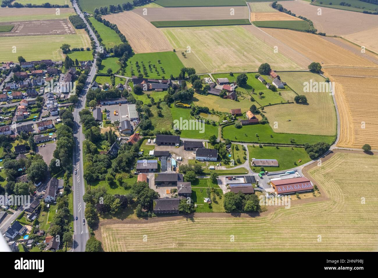 Fotografia aerea, Ufficio di Stato per la costruzione di strade NRW Stazione di manutenzione stradale Unna e le operazioni agricole sono Telgenbusch a Bönen, Ruhr Area Foto Stock