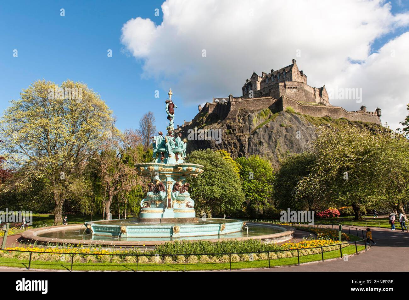 Cast Iron Ross Fountain, Princes Street Gardens, Edinburgh Castle, Edinburgh, Lothian, Scozia, Regno Unito, Regno Unito Foto Stock